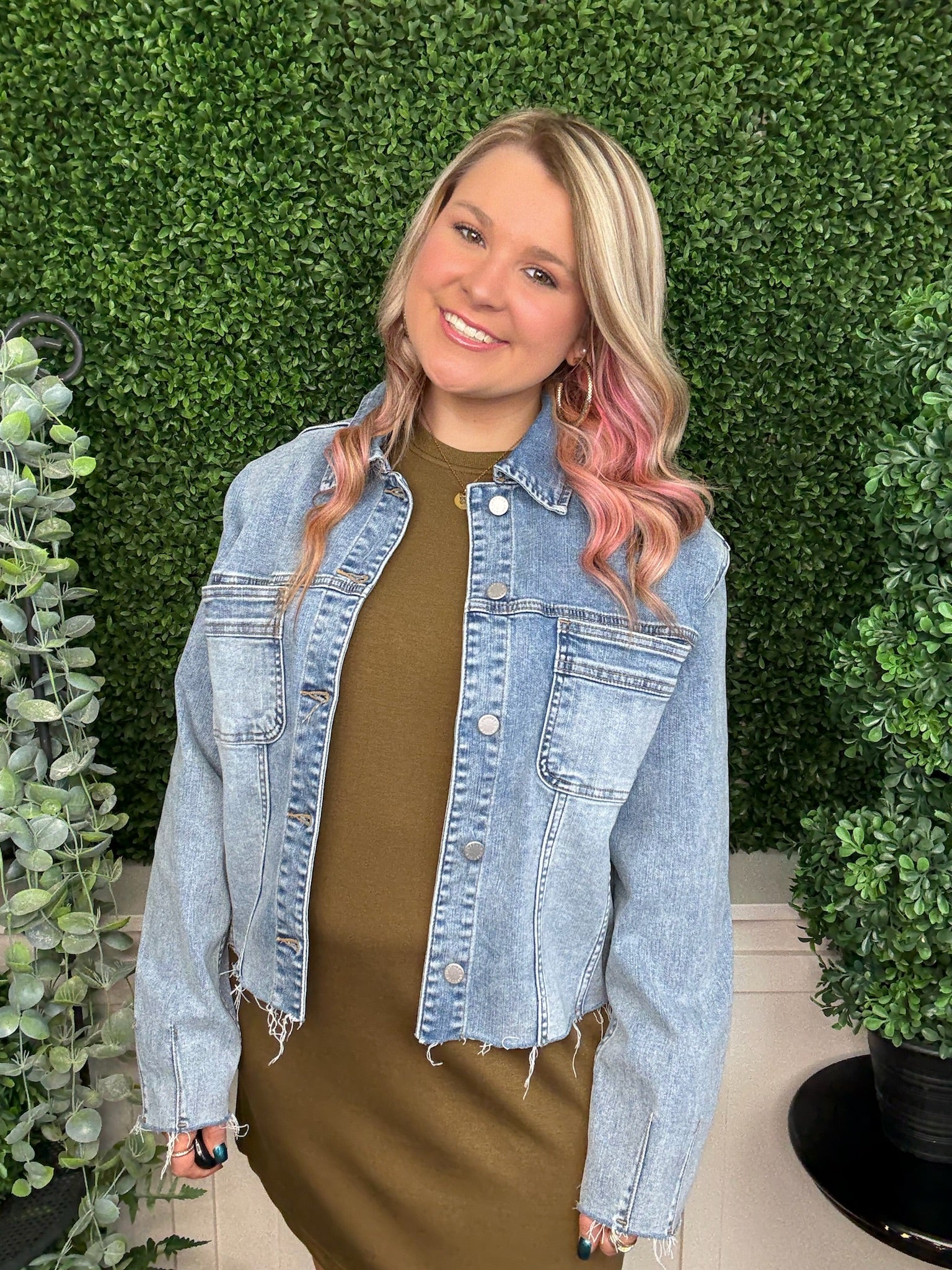 FRAYED HEM UTILITY DENIM JACKET