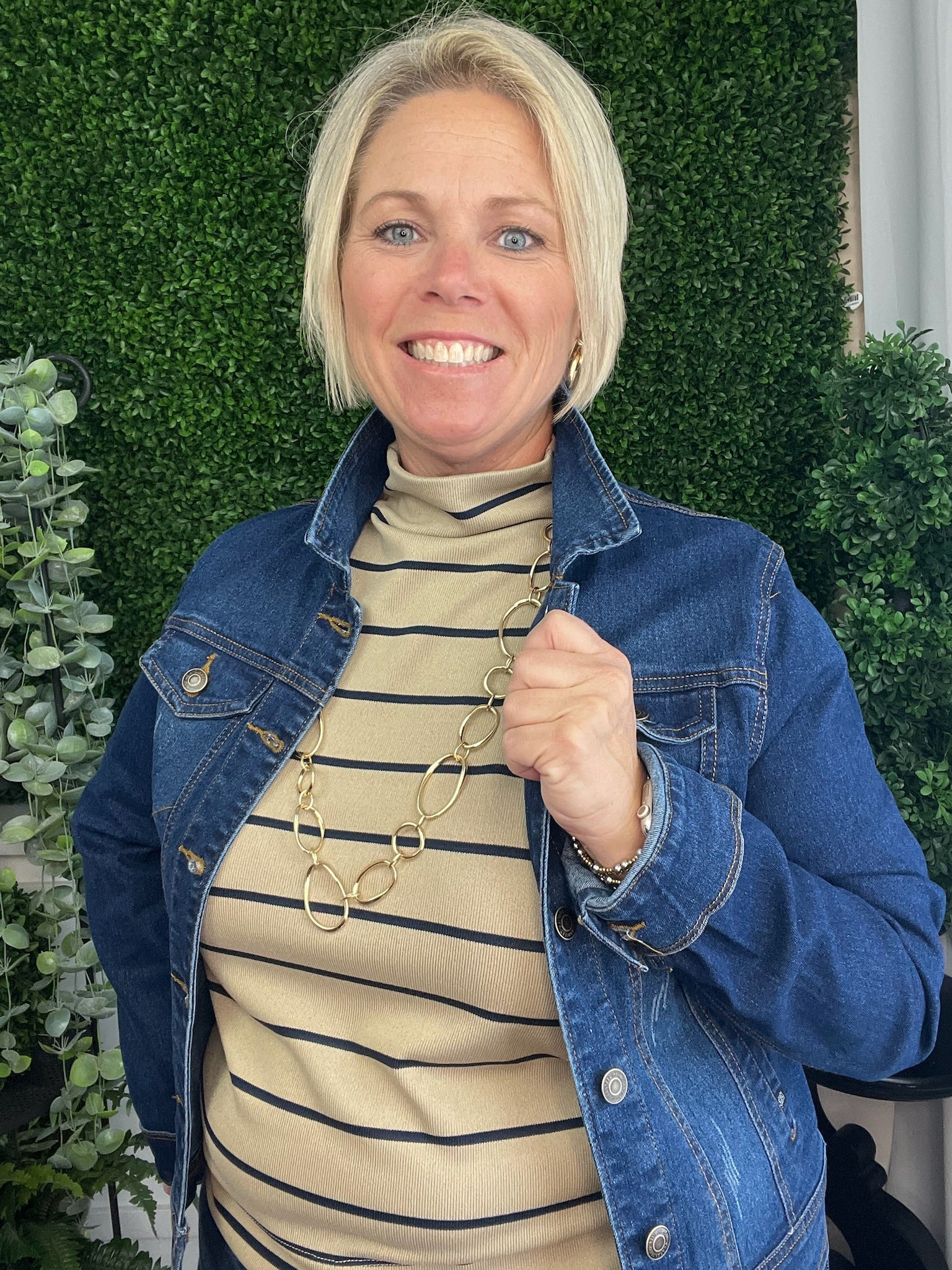 BLUE JEAN DISTRESSED JACKET