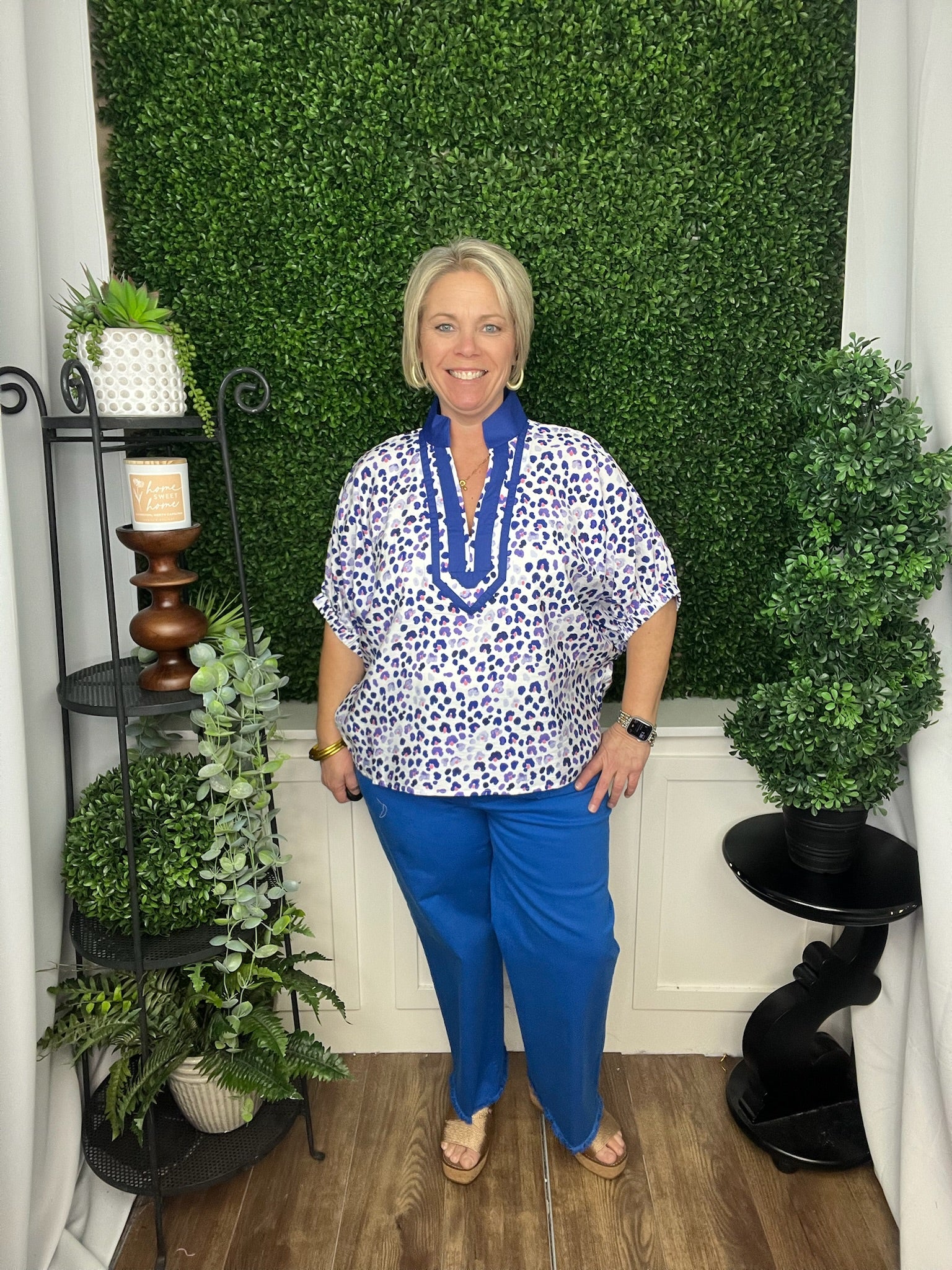 SHORT SLEEVE PRINTED TOP WITH FASHION NECKLINE - BLUE/WHITE