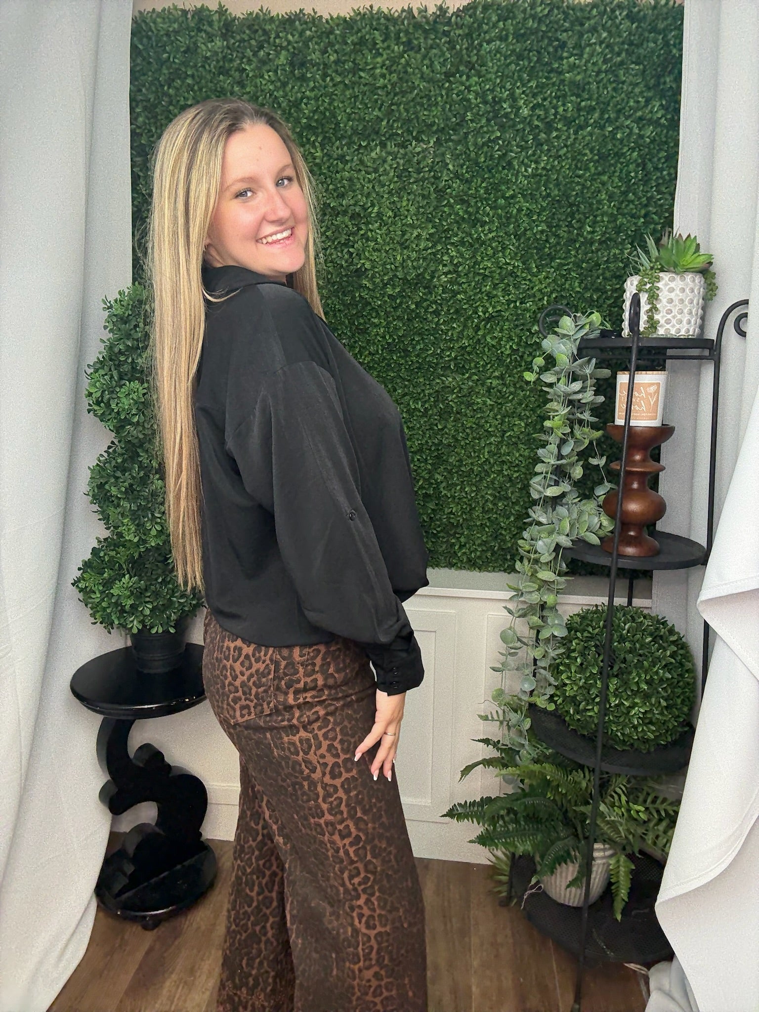 BUTTON DOWN BLOUSE W/FLOWING FIT - BLACK