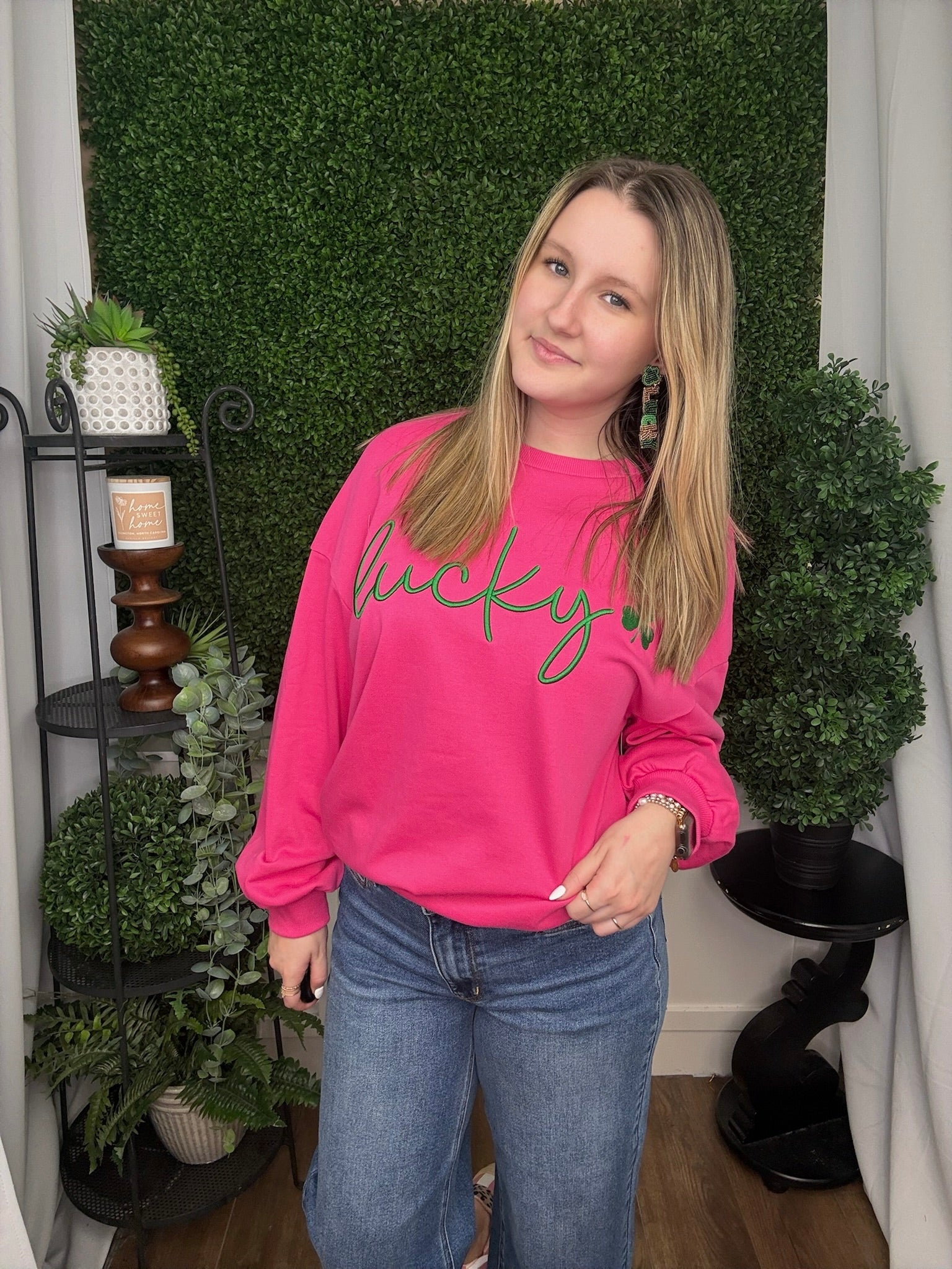 LUCKY CLOVER EMBROIDERED SWEATSHIRT - ROSE RED