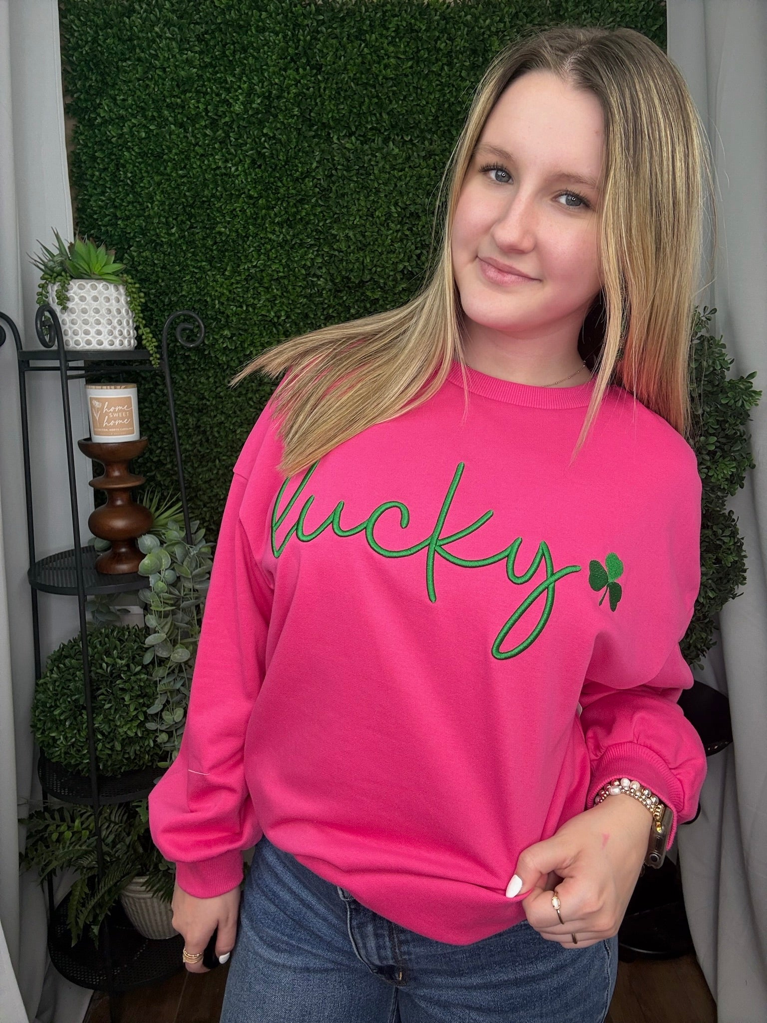 LUCKY CLOVER EMBROIDERED SWEATSHIRT - ROSE RED