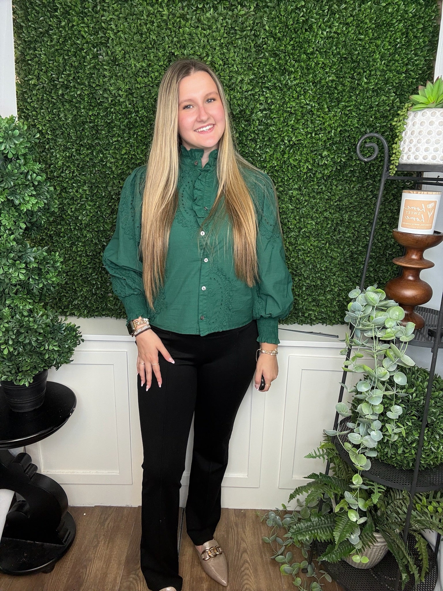 SOLID LS BUTTON FRONT TOP W/OVAL EMBROIDERED APPLIQUE - H. GREEN