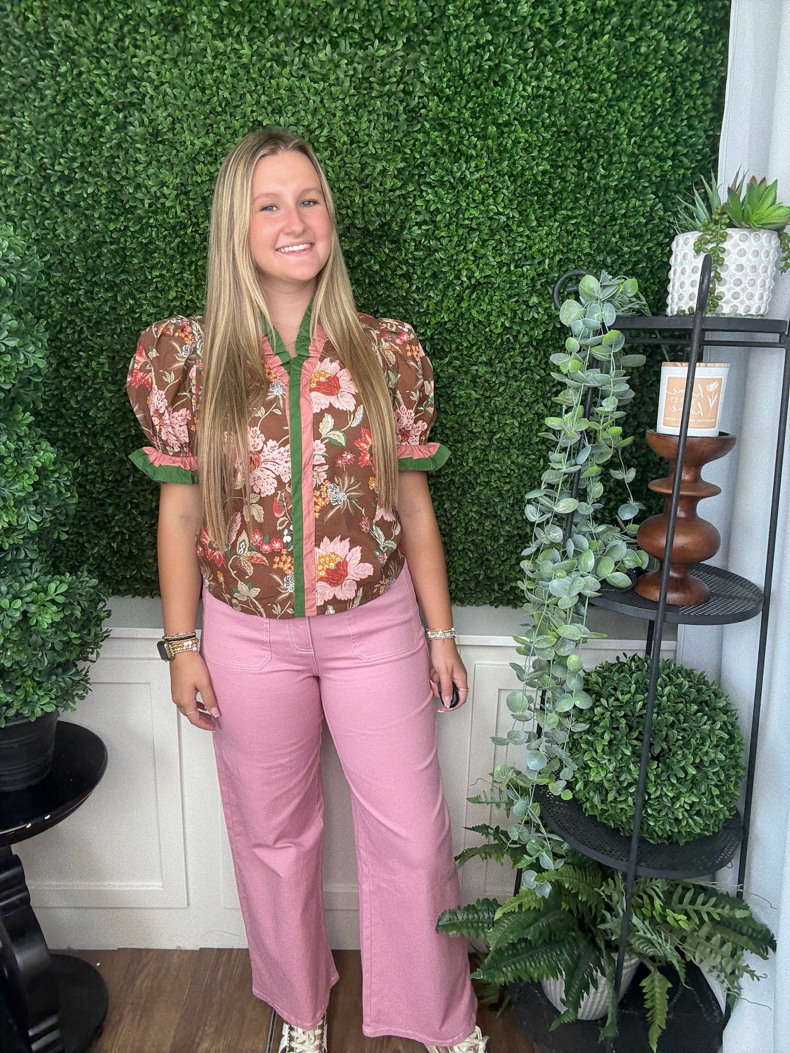 FLORAL PRINT SHOULDER PUFF SLEEVE TOP W/ACCENT RUFFLE BAND