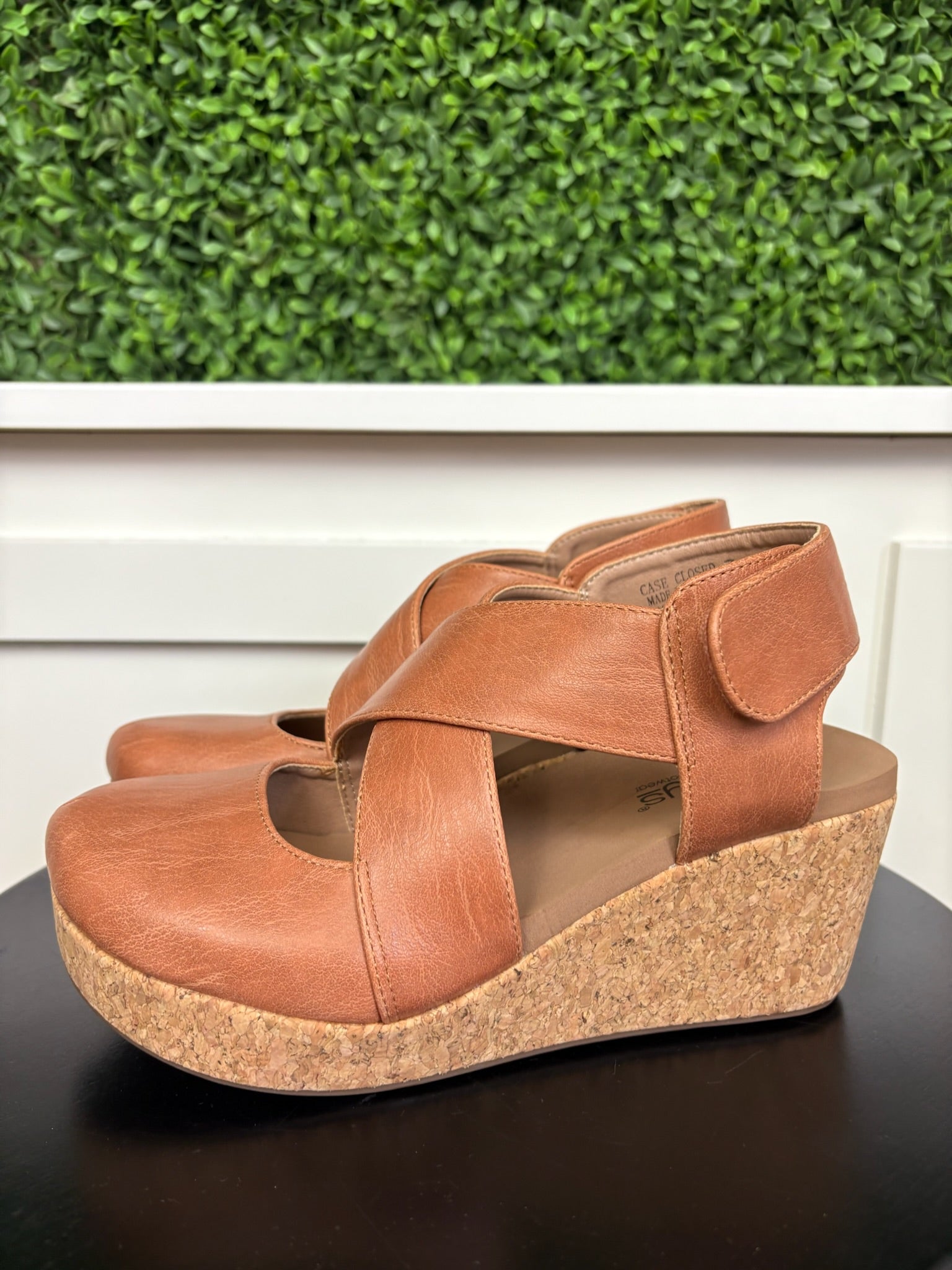 CASE CLOSED - COGNAC SMOOTH