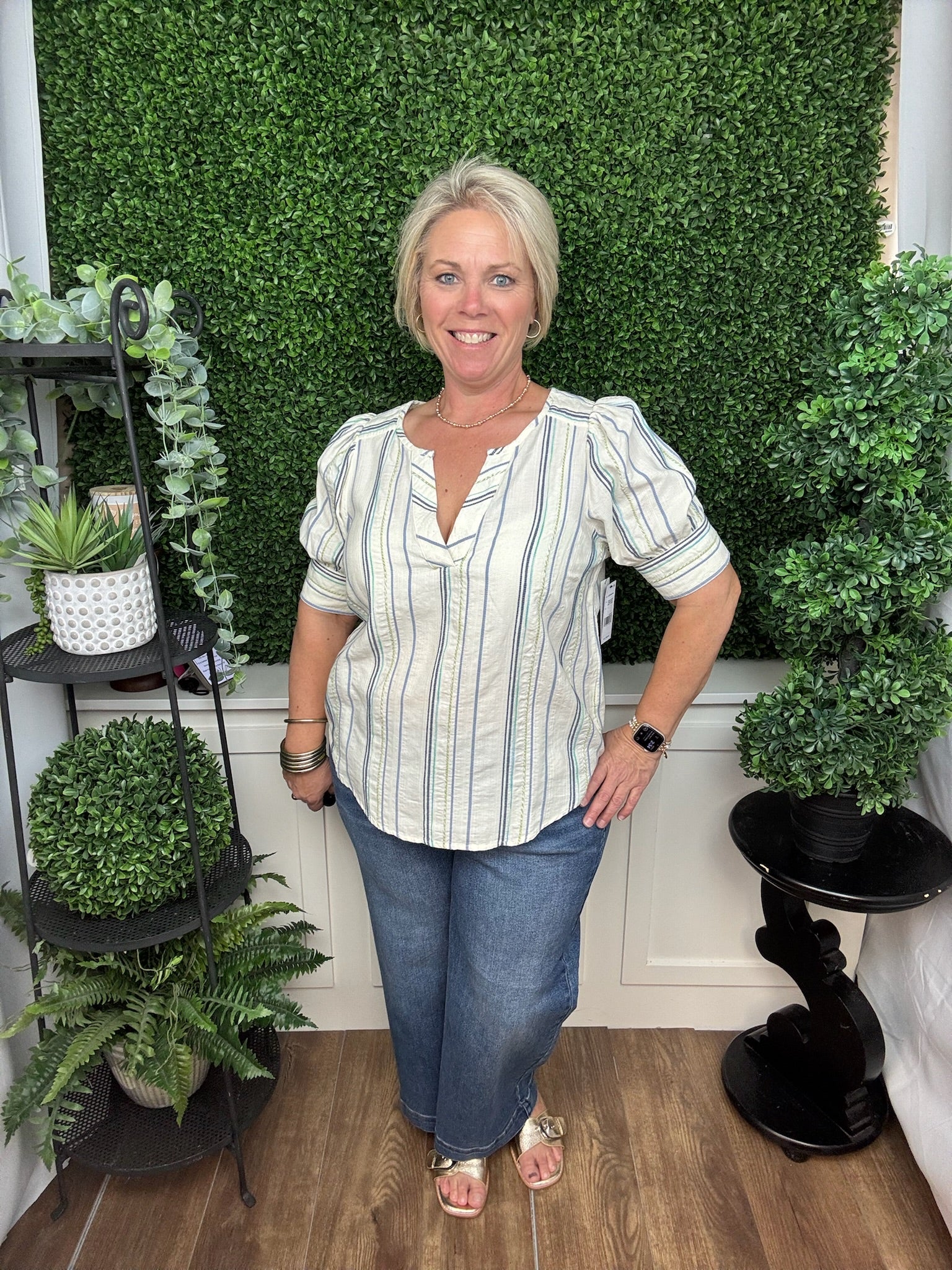 SHORT SLEEVE POPOVER WOVEN TOP - CREAM/BLUE