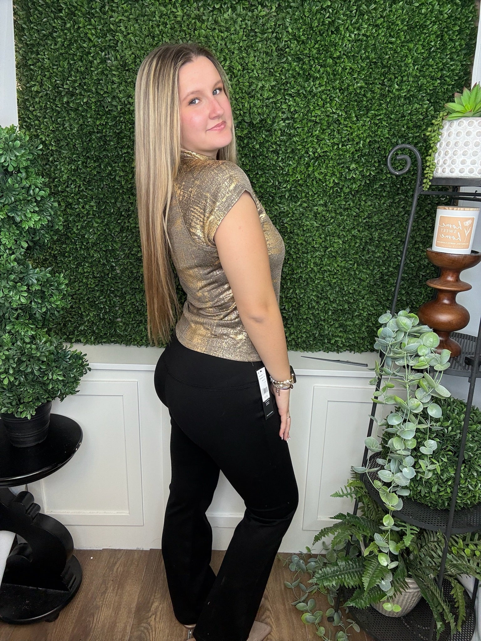 METALLIC MOCK NECK CAP SLV TOP