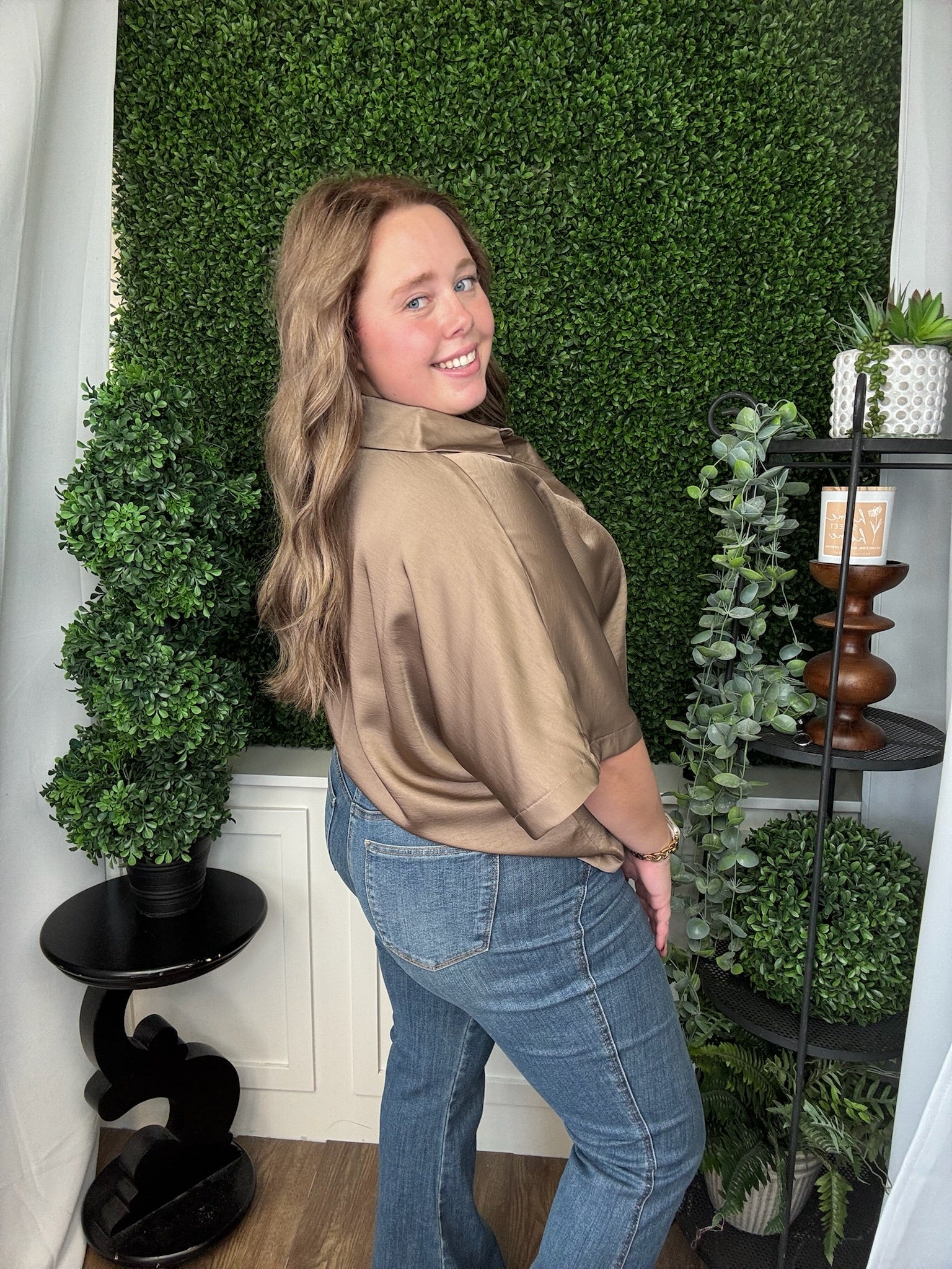 COLLAR V-NECK OVERSIZED TOP