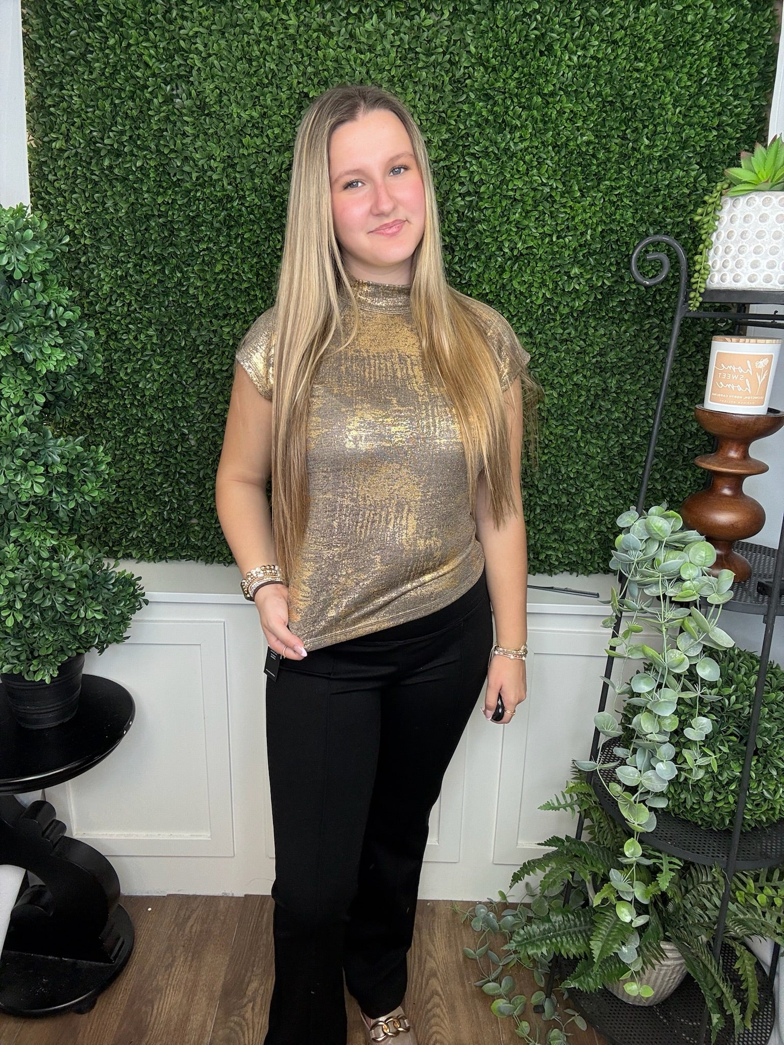 METALLIC MOCK NECK CAP SLV TOP