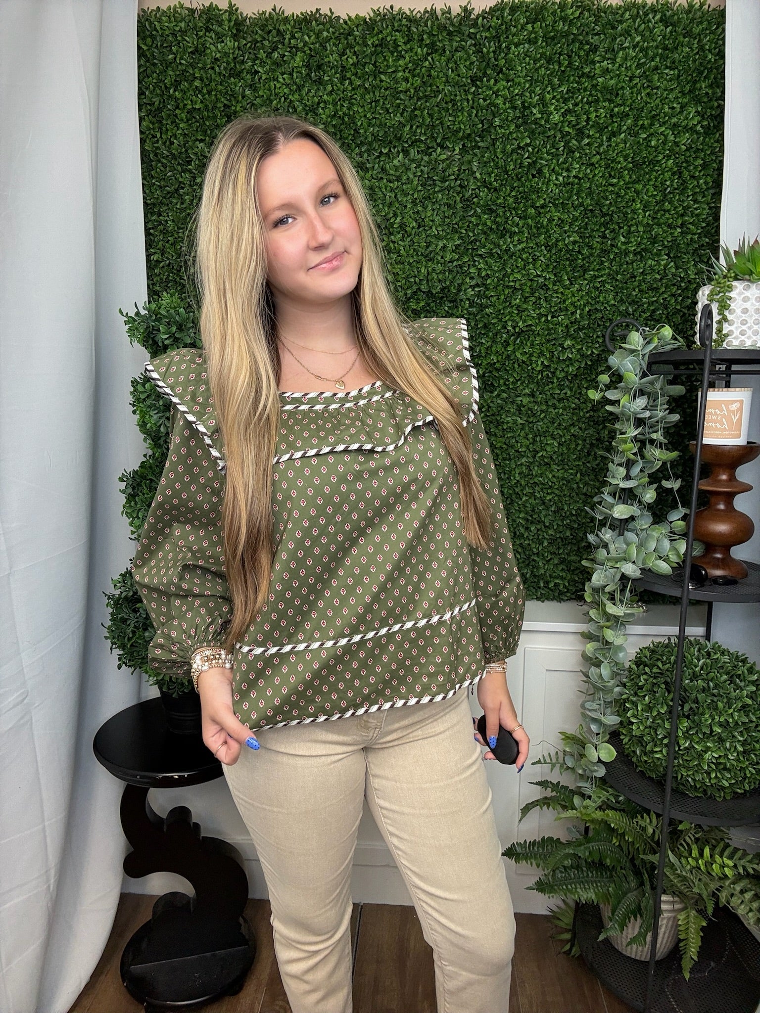 RUFFLED YOKE TIE BACK LS TOP - OLIVE MULTI