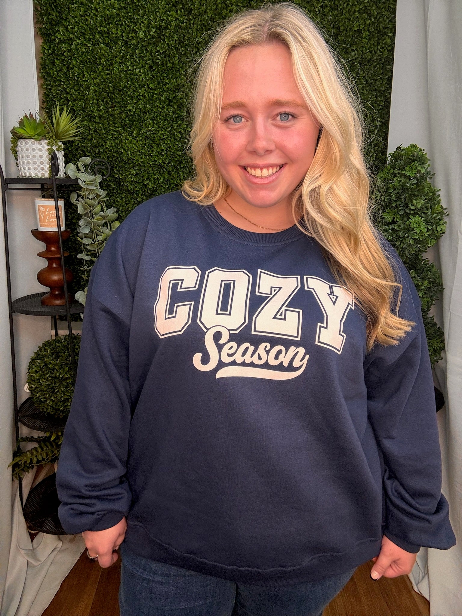 COZY SEASON CREWNECK SWEATSHIRT - NAVY