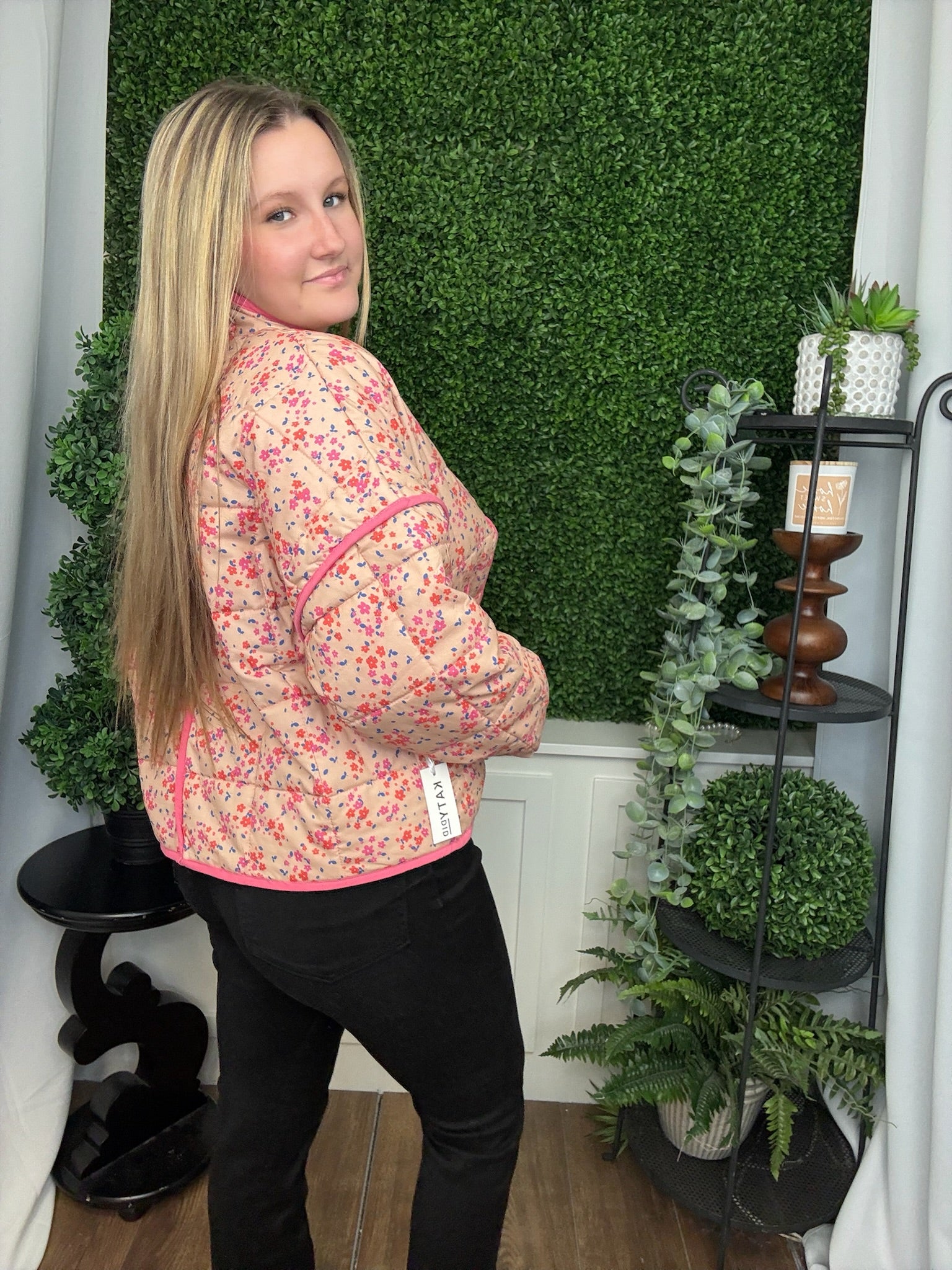 PINK DAINTY FLORAL LIGHTWEIGHT QUILTED JACKET