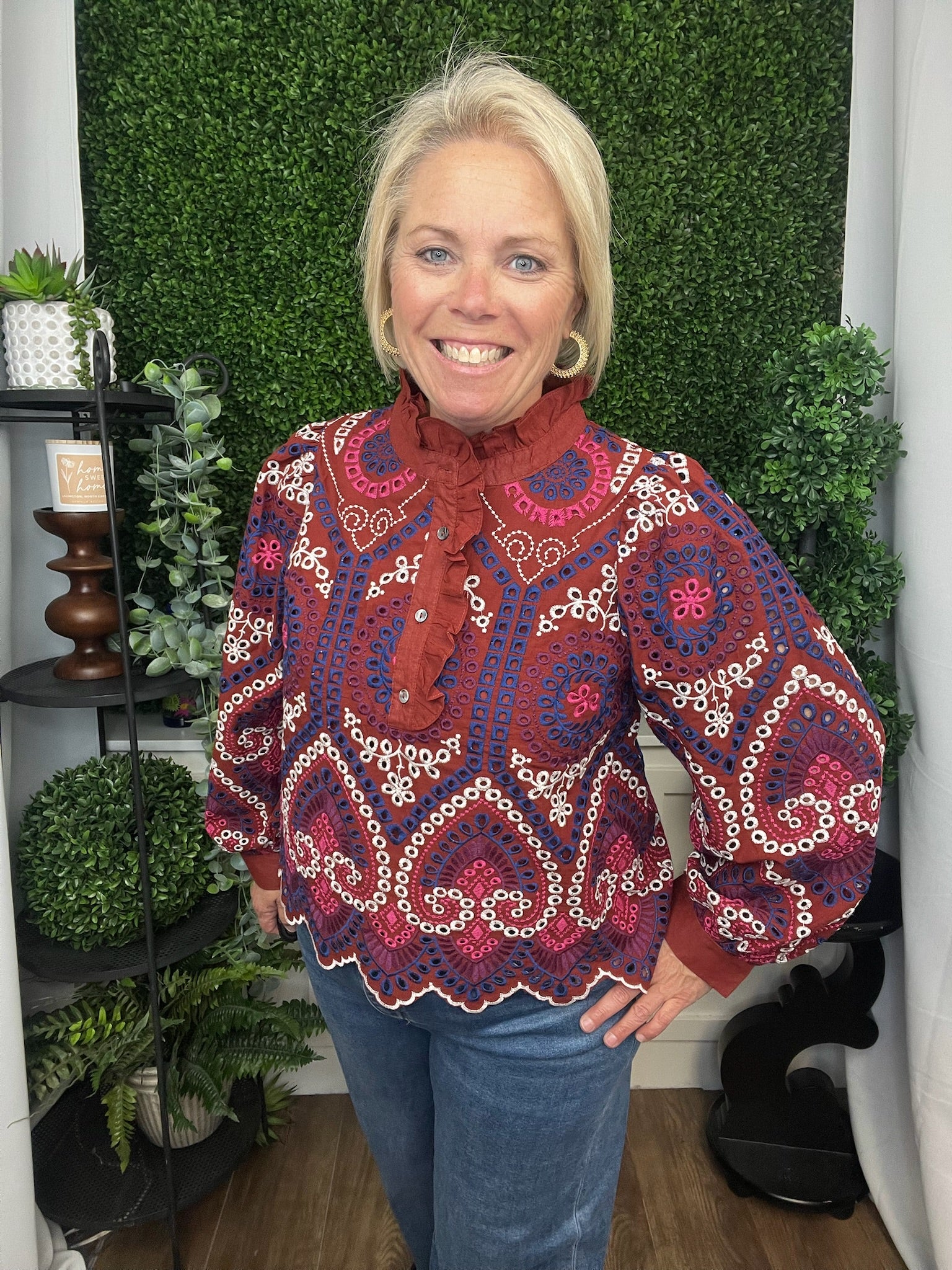 SCALLOP HEM RUFFLE COLLAR TOP - BRICK