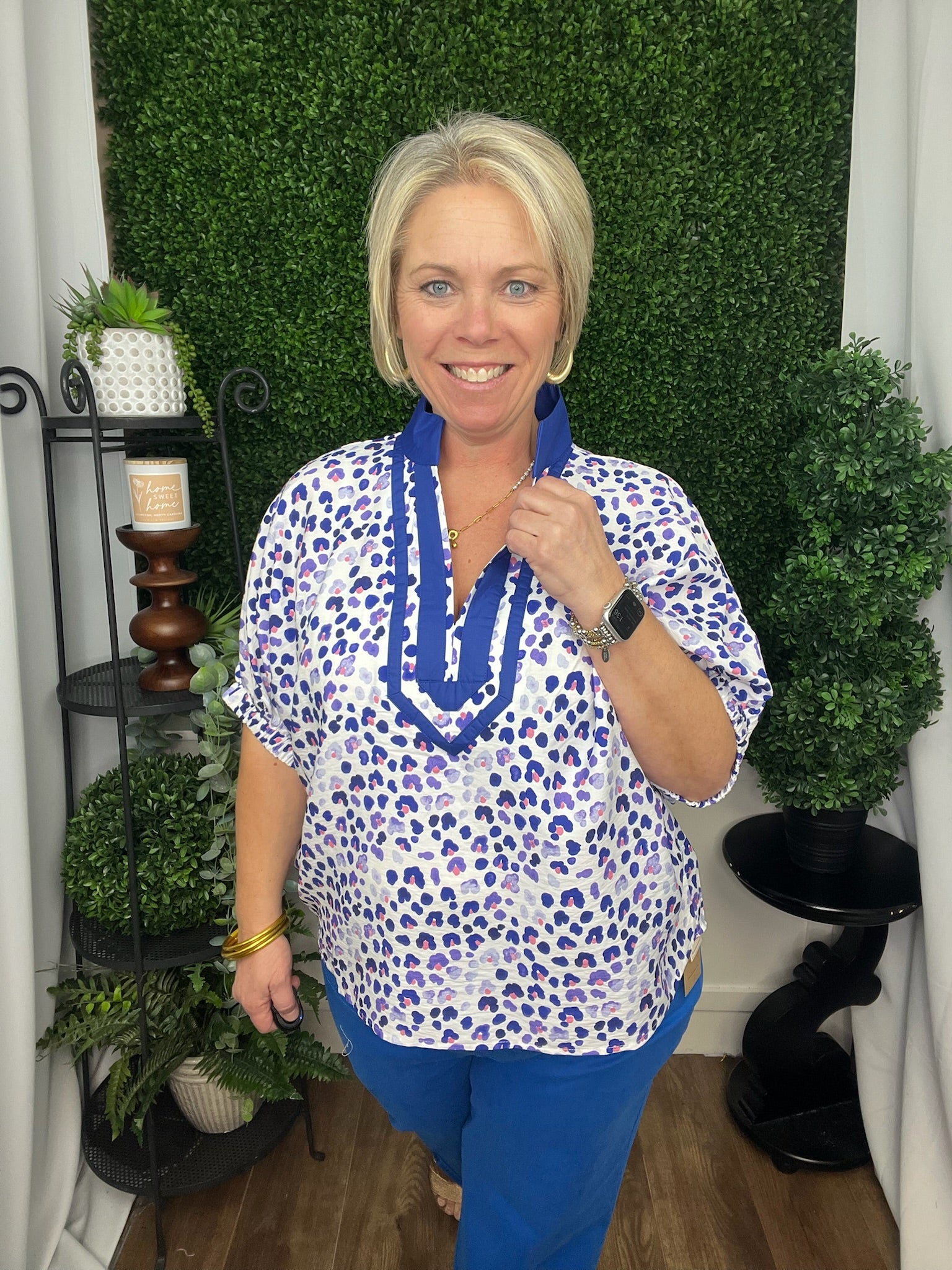 SHORT SLEEVE PRINTED TOP WITH FASHION NECKLINE - BLUE/WHITE