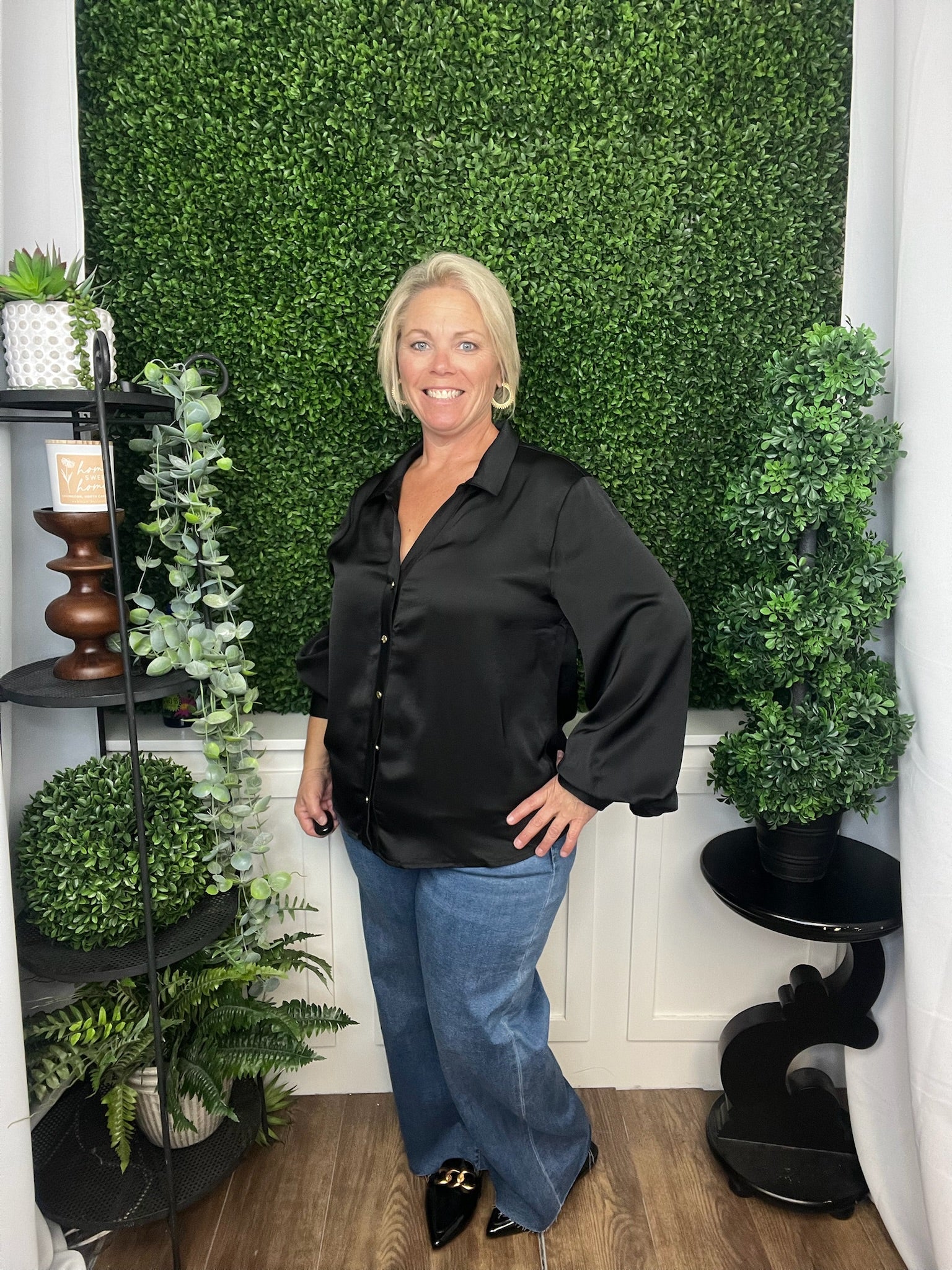 V-NECK COLLAR BUTTON DOWN TOP - BLACK