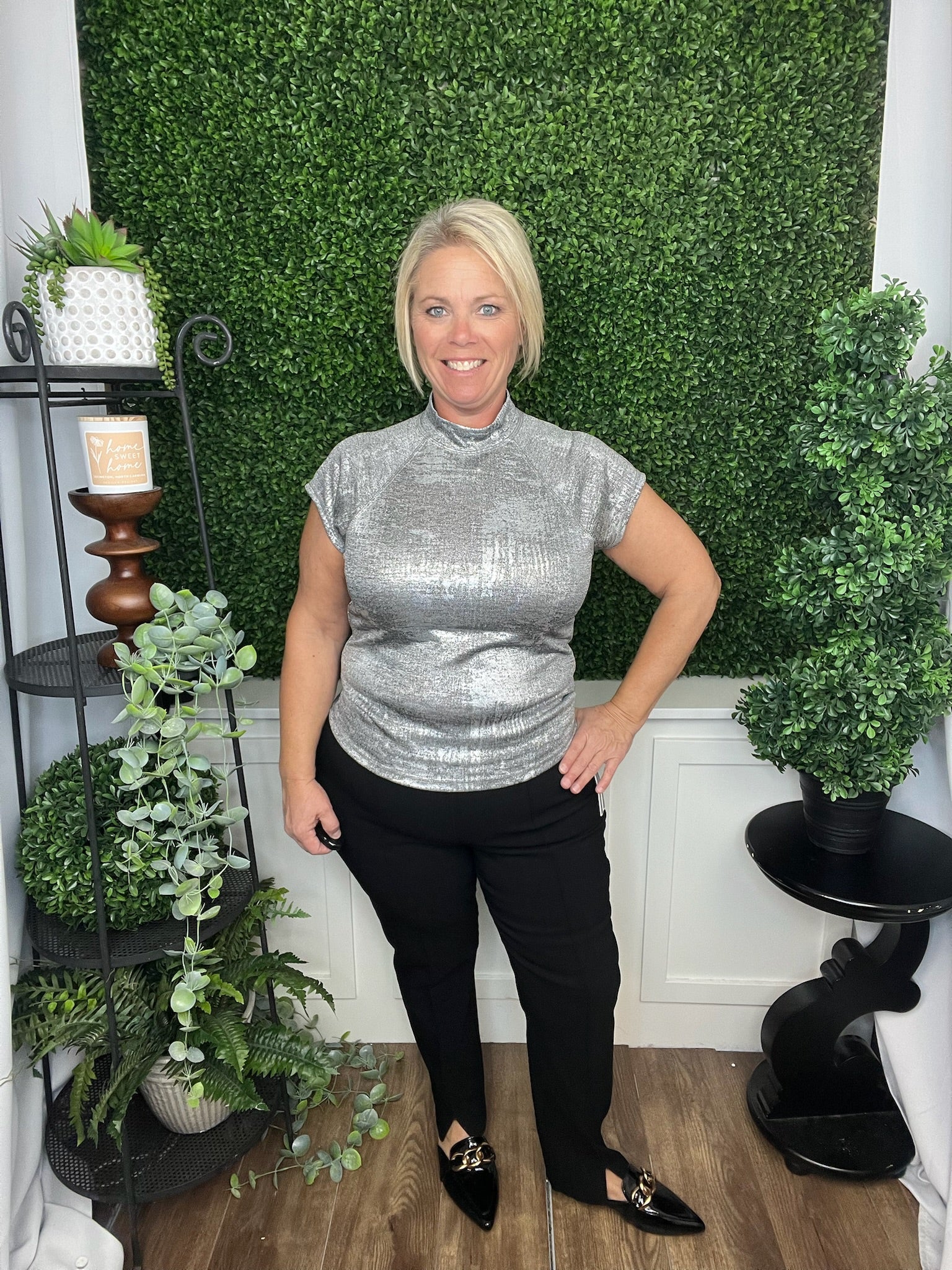 METALLIC MOCK NECK CAP SLV TOP