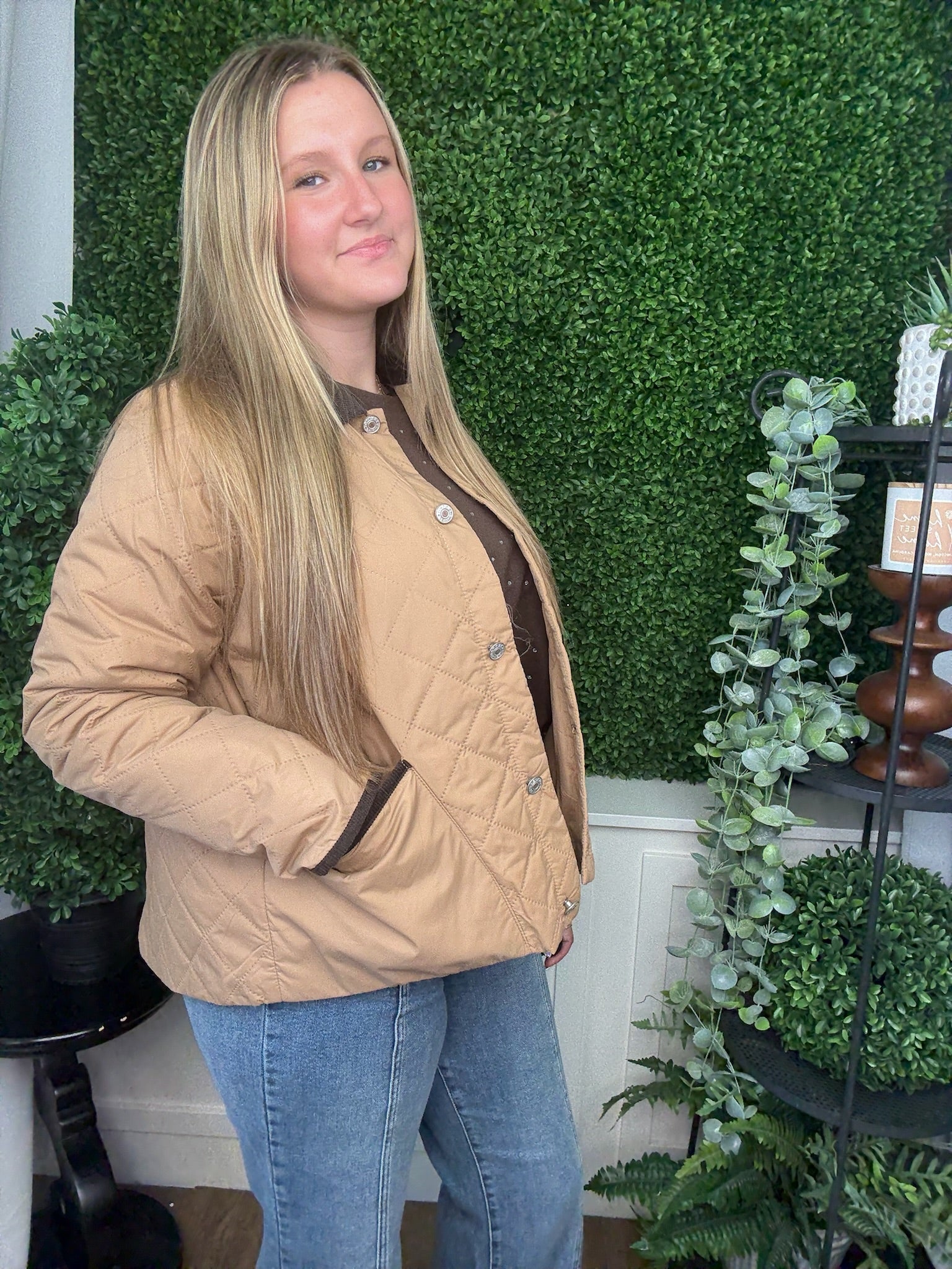 SOLID QUILTED JACKET W/CONTRAST COLLAR