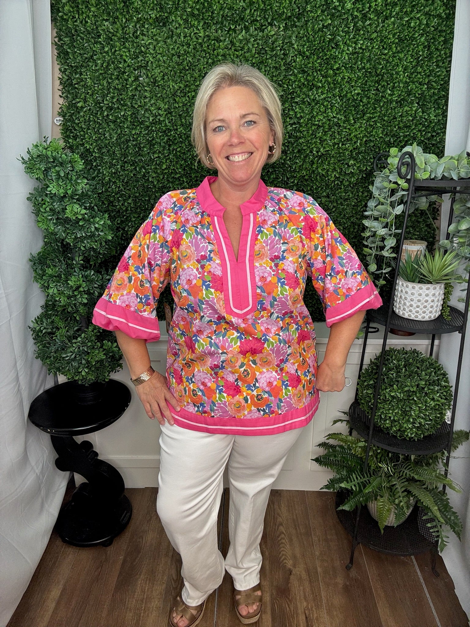 PRINT SPLIT NECK WITH CONTRAST HEM TOP - MULTI