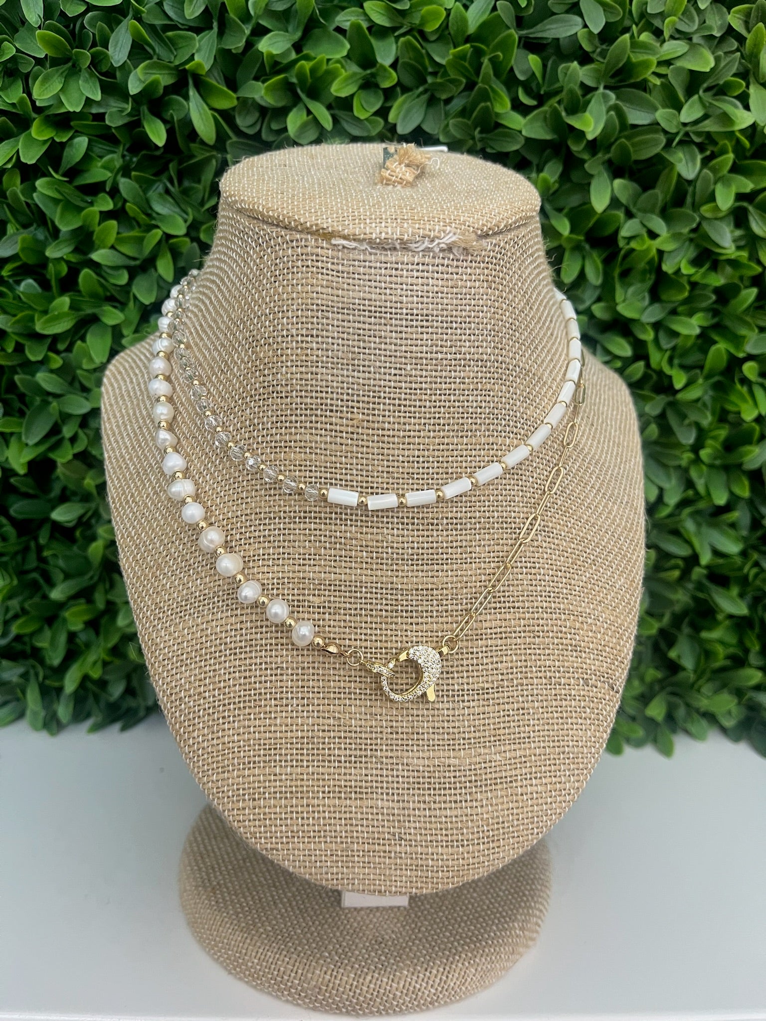 14-16" NECKLACE W/CLEAR AND PEARL BEADS