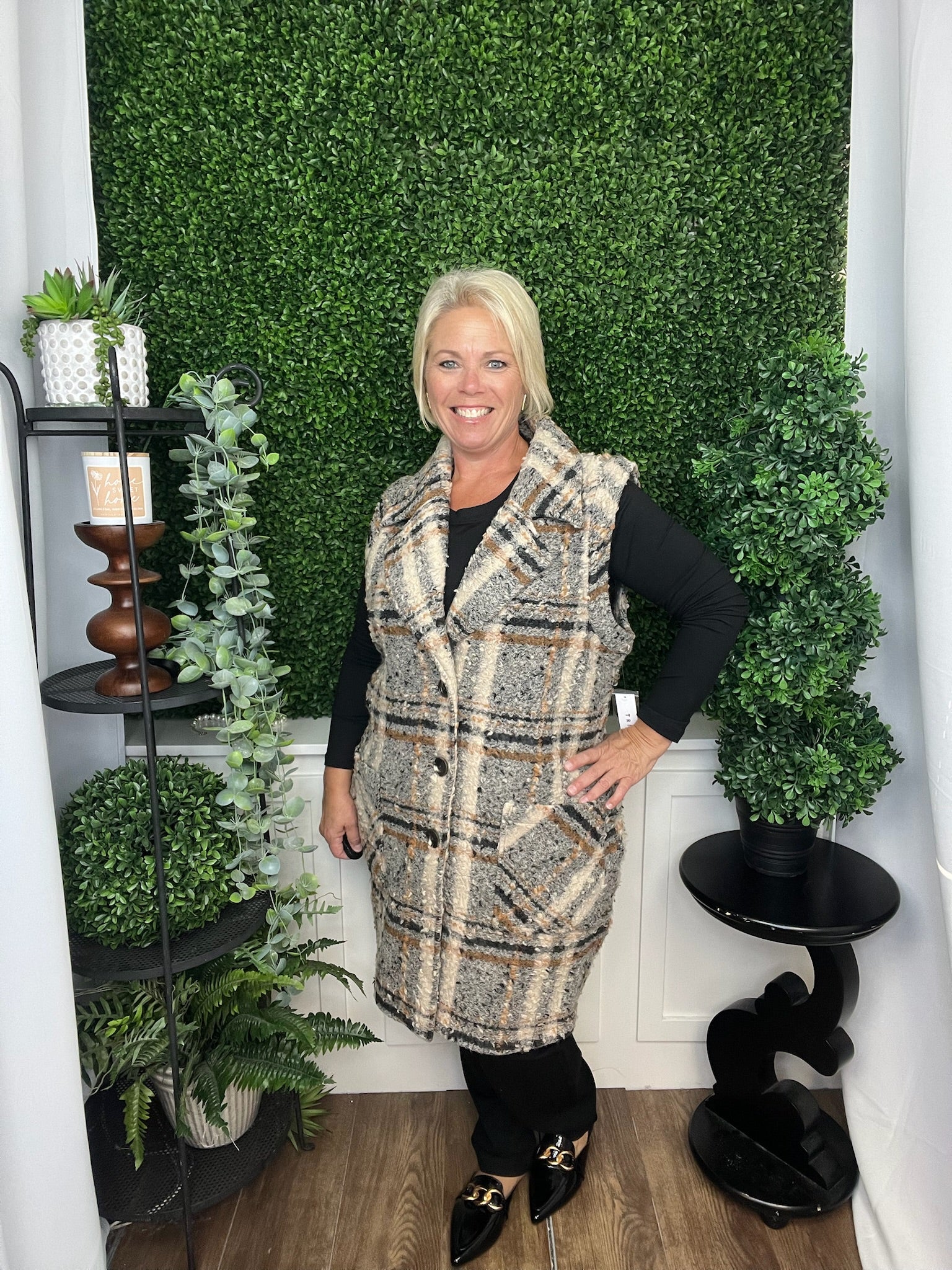 WIDE NOTCH COLLAR BUTTON FRONT VEST - SANDSTONE