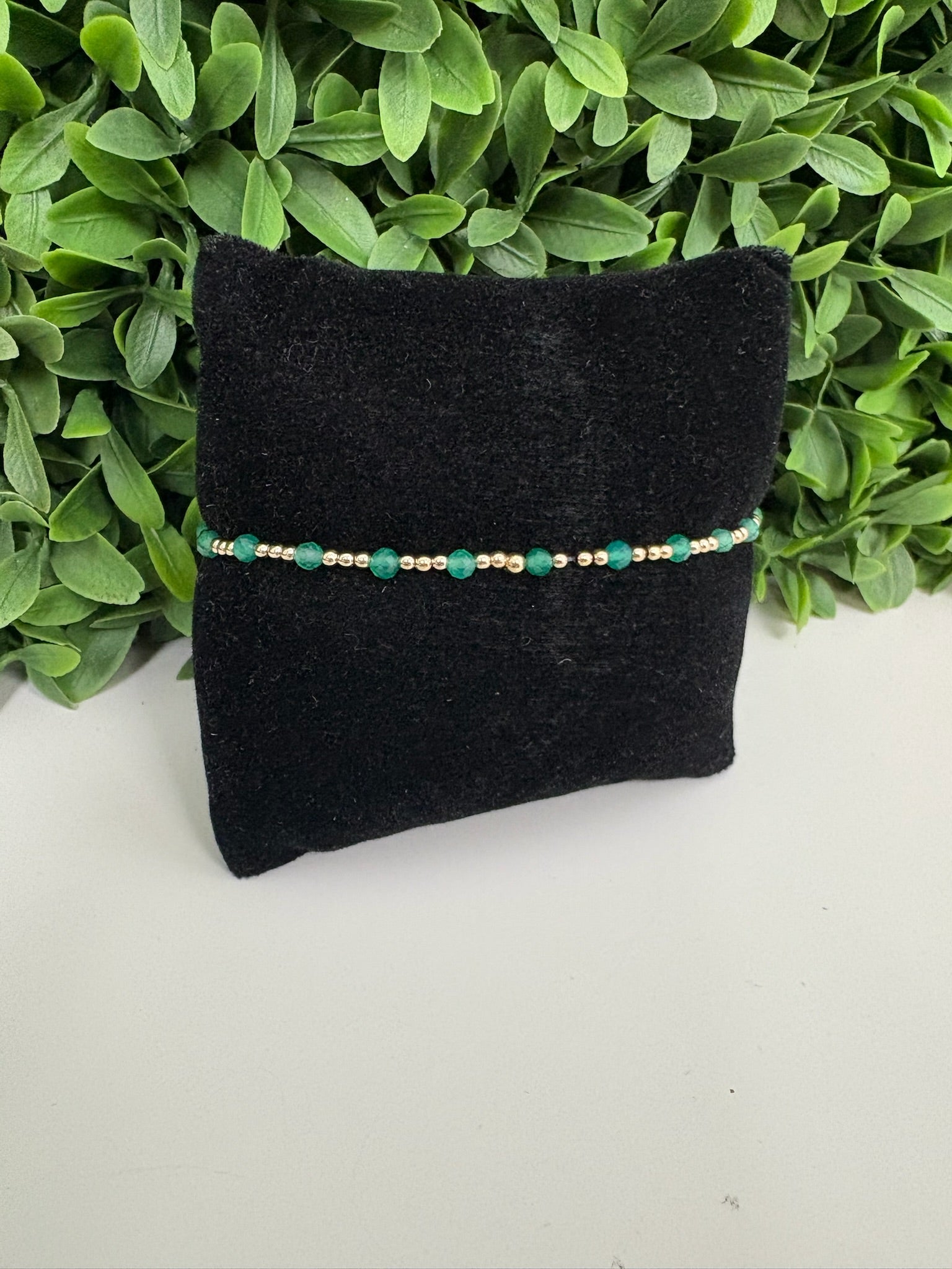 EXT GEMSTONE GOLD SINCERITY PATTERN 3MM BEAD BRAC - GREEN ONYX
