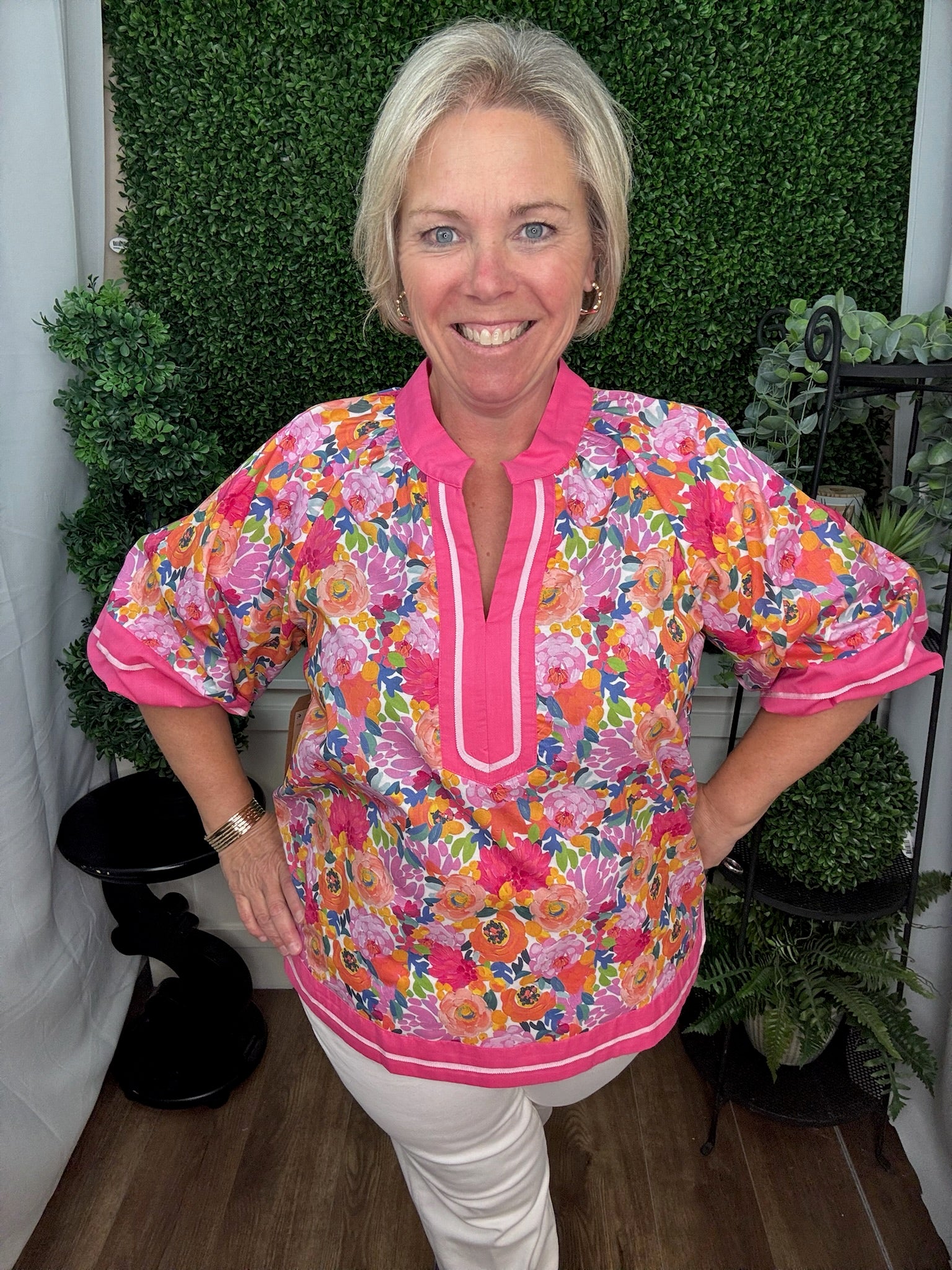 PRINT SPLIT NECK WITH CONTRAST HEM TOP - MULTI