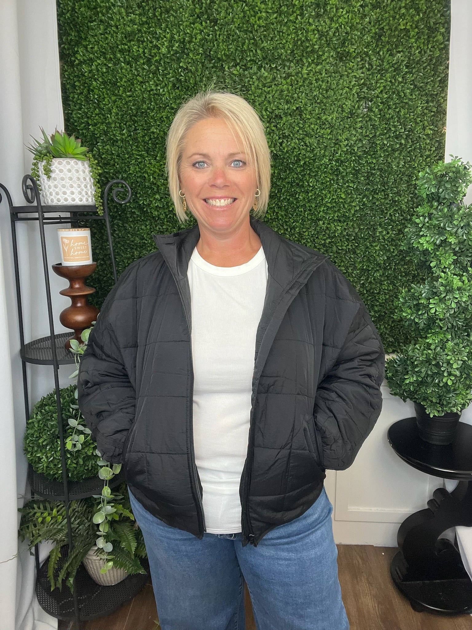 QUILTED SQUARE ZIP UP PUFFER JACKET - BLACK