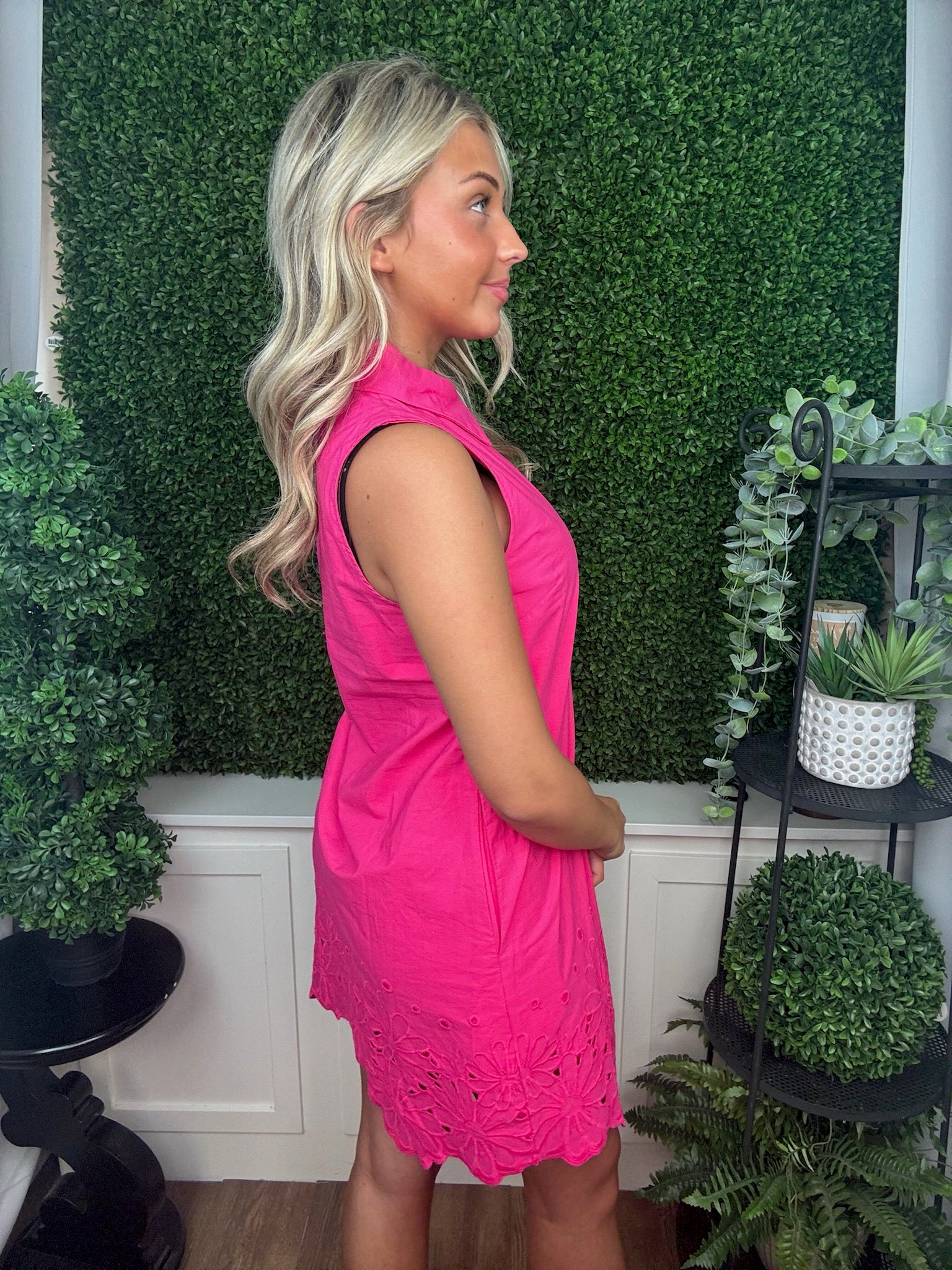 SOLID SCALLOP SLEEVELESS DRESS - HOT PINK