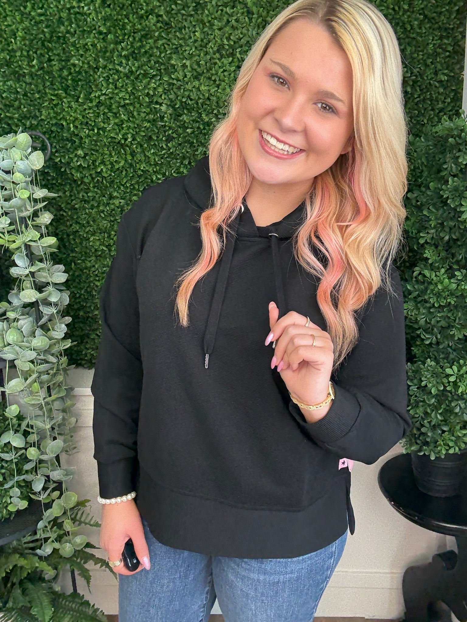 RIBBED HOODED PULLOVER - BLACK