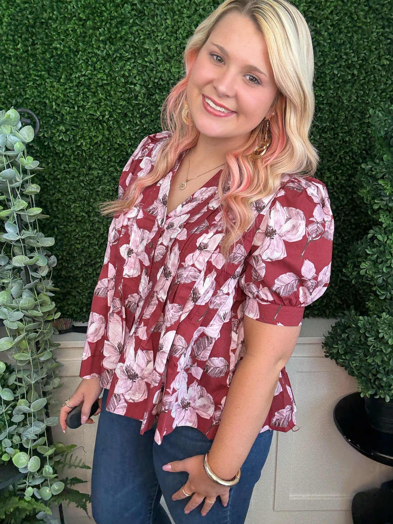 FLORAL PRINT SHORT PUFF SLEEVE PINTUCK TOP - MERLOT