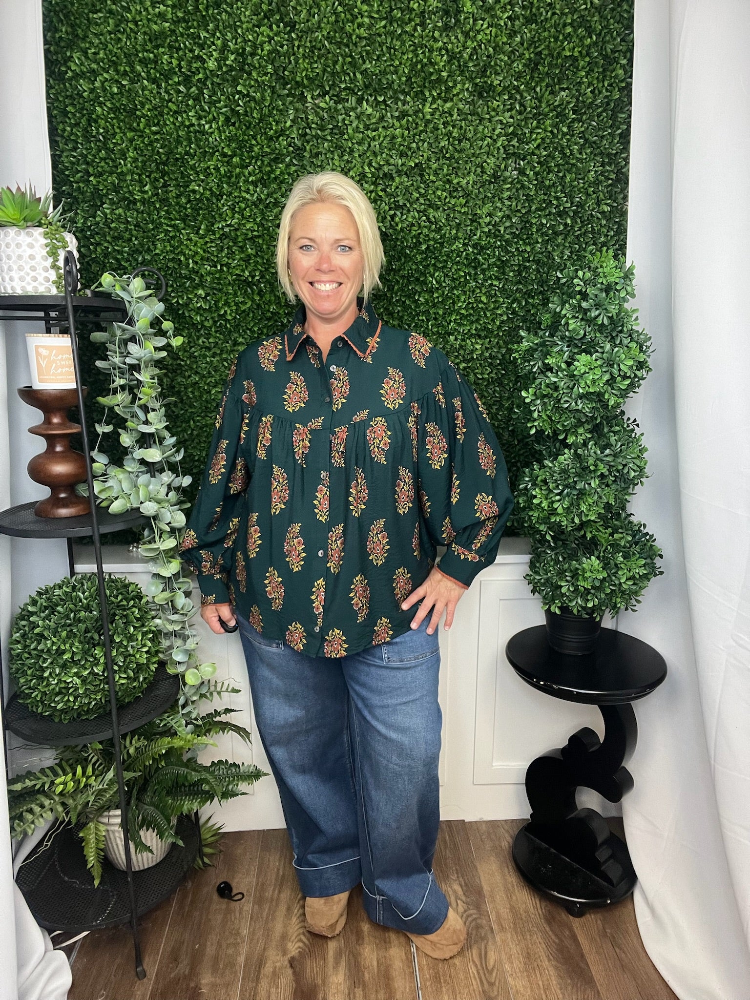 COLLERED BUTTON UP FLORAL PATTERN TOP - H. GREEN