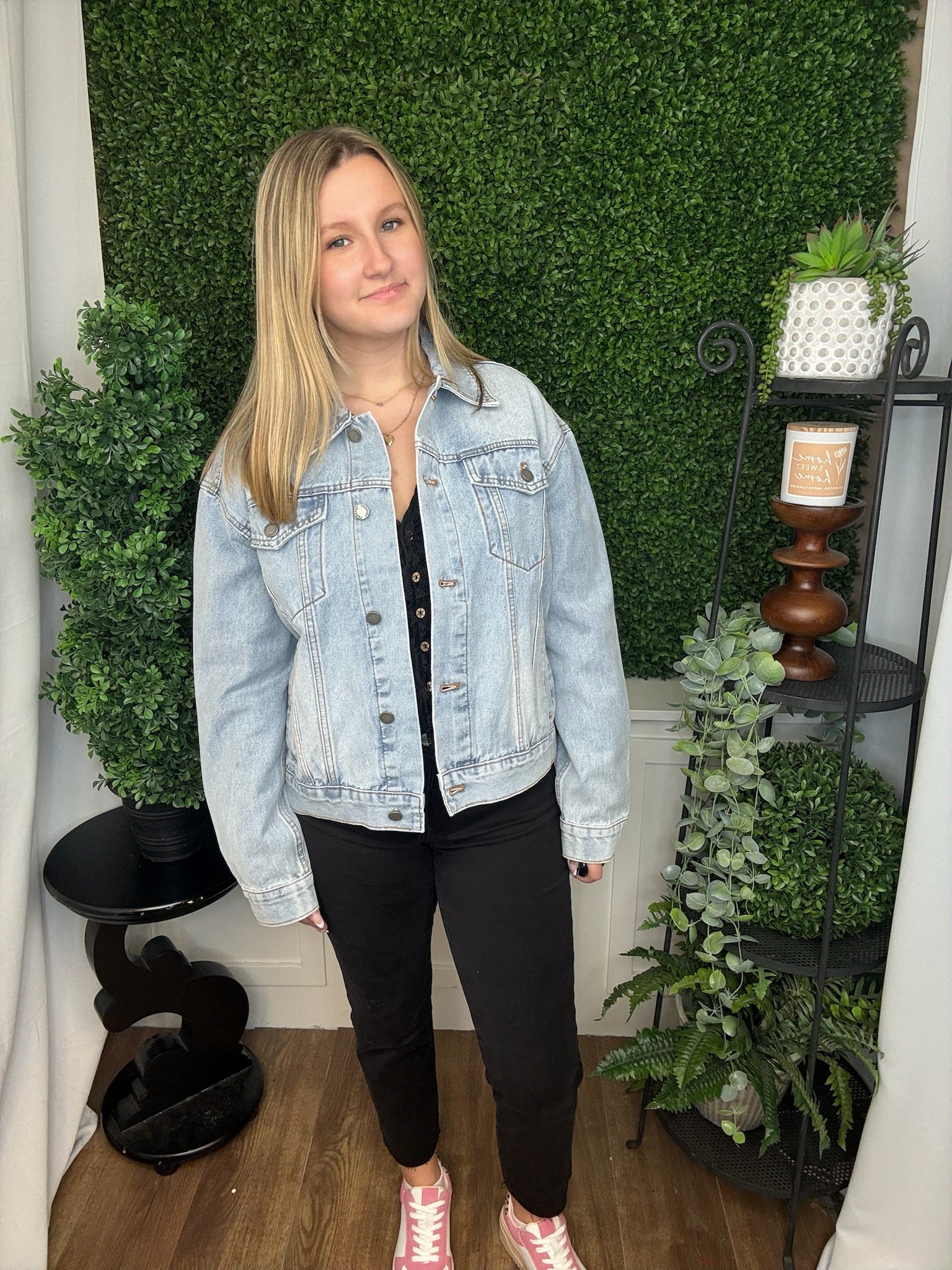 CLASSIC DENIM JACKET W/BACK TIGER PATCH PRINT - MEDIUM WASH