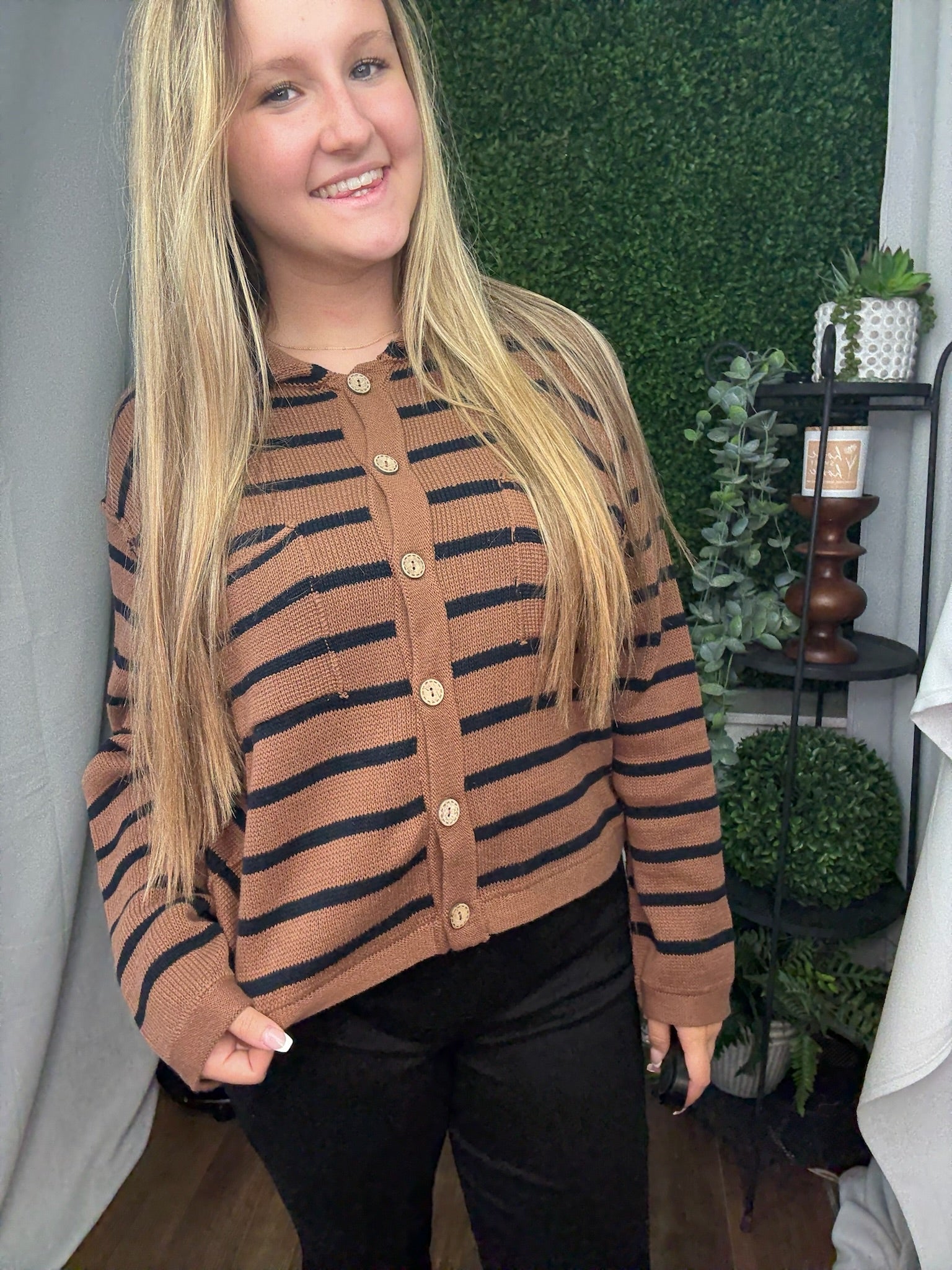 STRIPE COLLARED EXPOSED SEAM CARDIGAN - BROWN