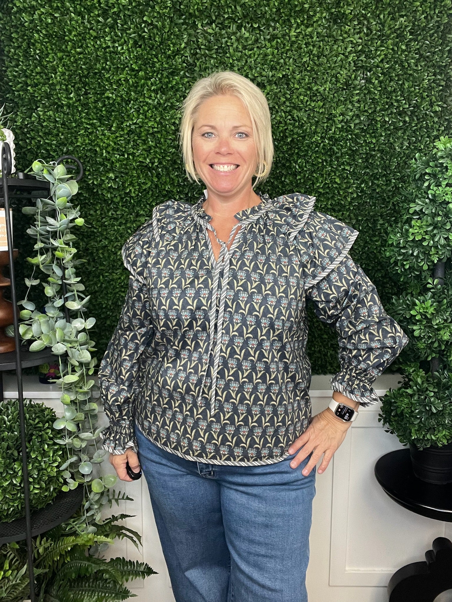 FLORAL FLUTTER SLV CONTRAST BINDING TOP - ASH BLACK