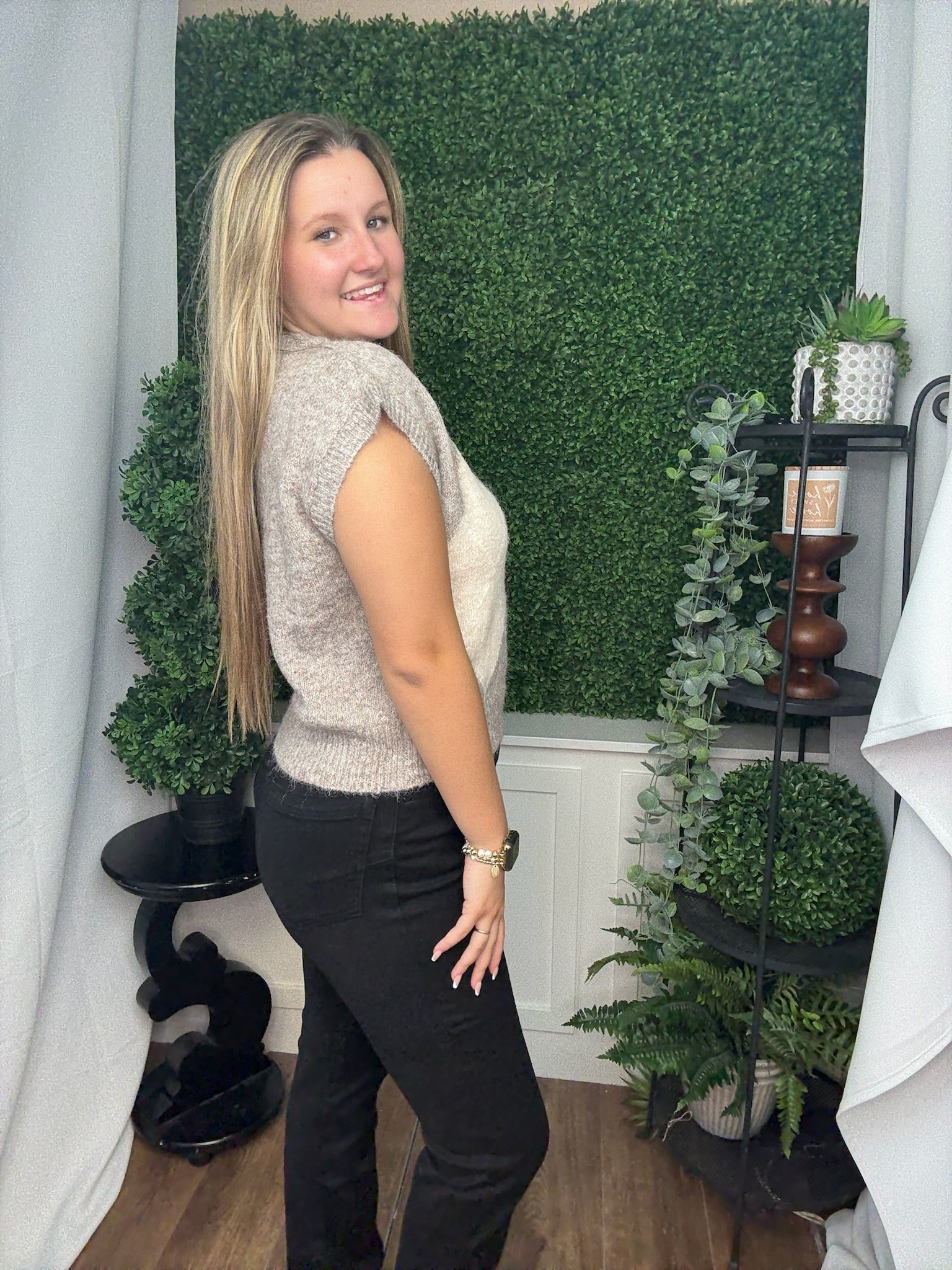 ARGYLE PATTERN VNECK SLEEVELESS SWEATER VEST - TAUPE