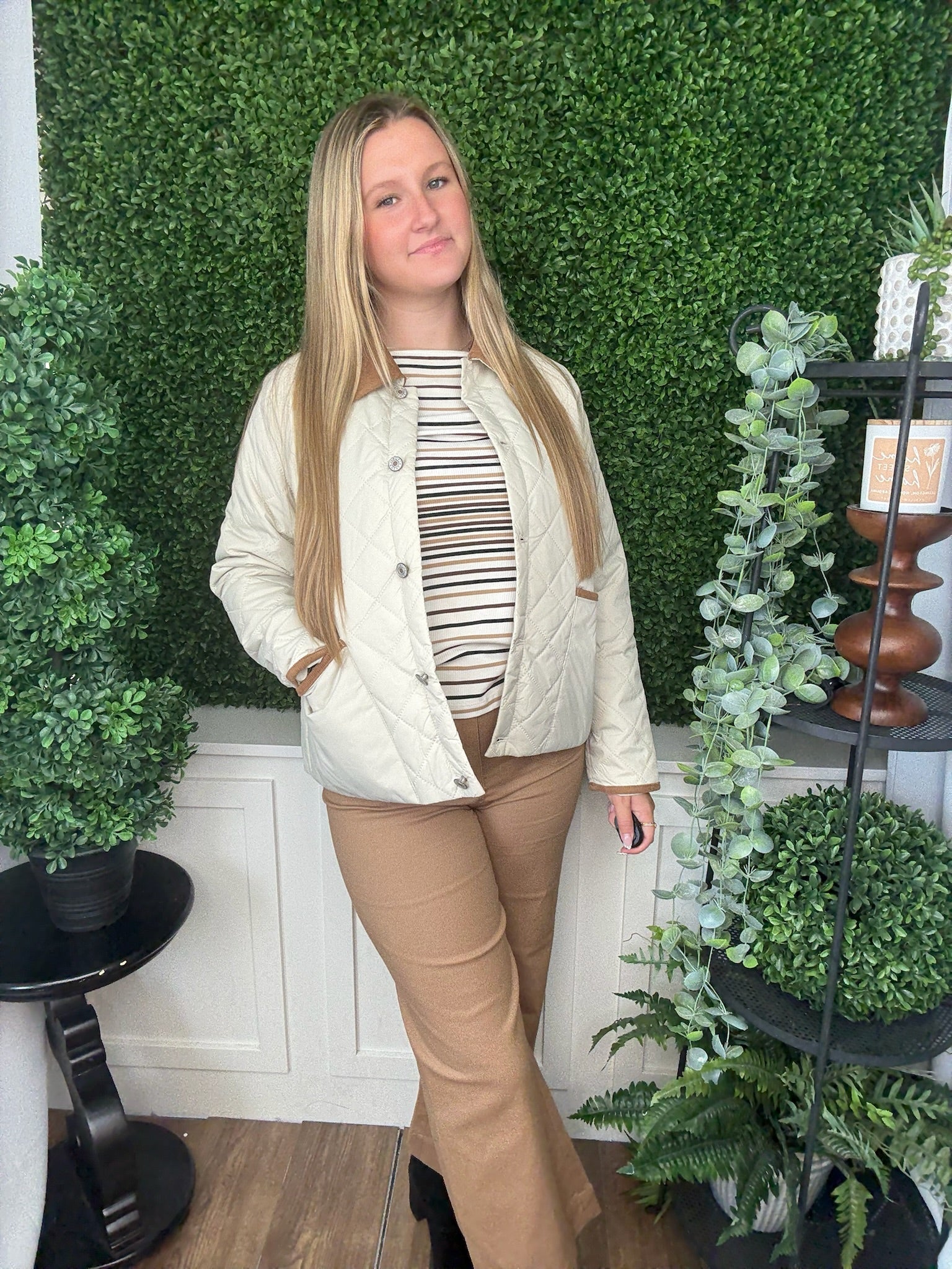 SOLID QUILTED JACKET W/CONTRAST COLLAR