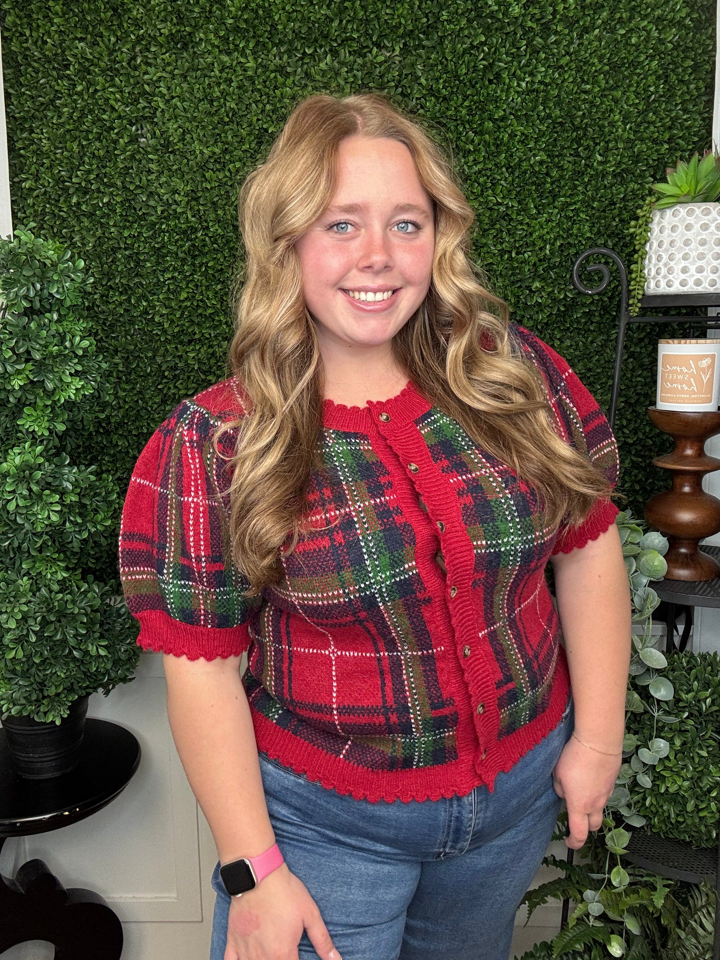 PLAID SHORT PUFF SLEEVE TOP W/SCALLOP NECKLINE - RED