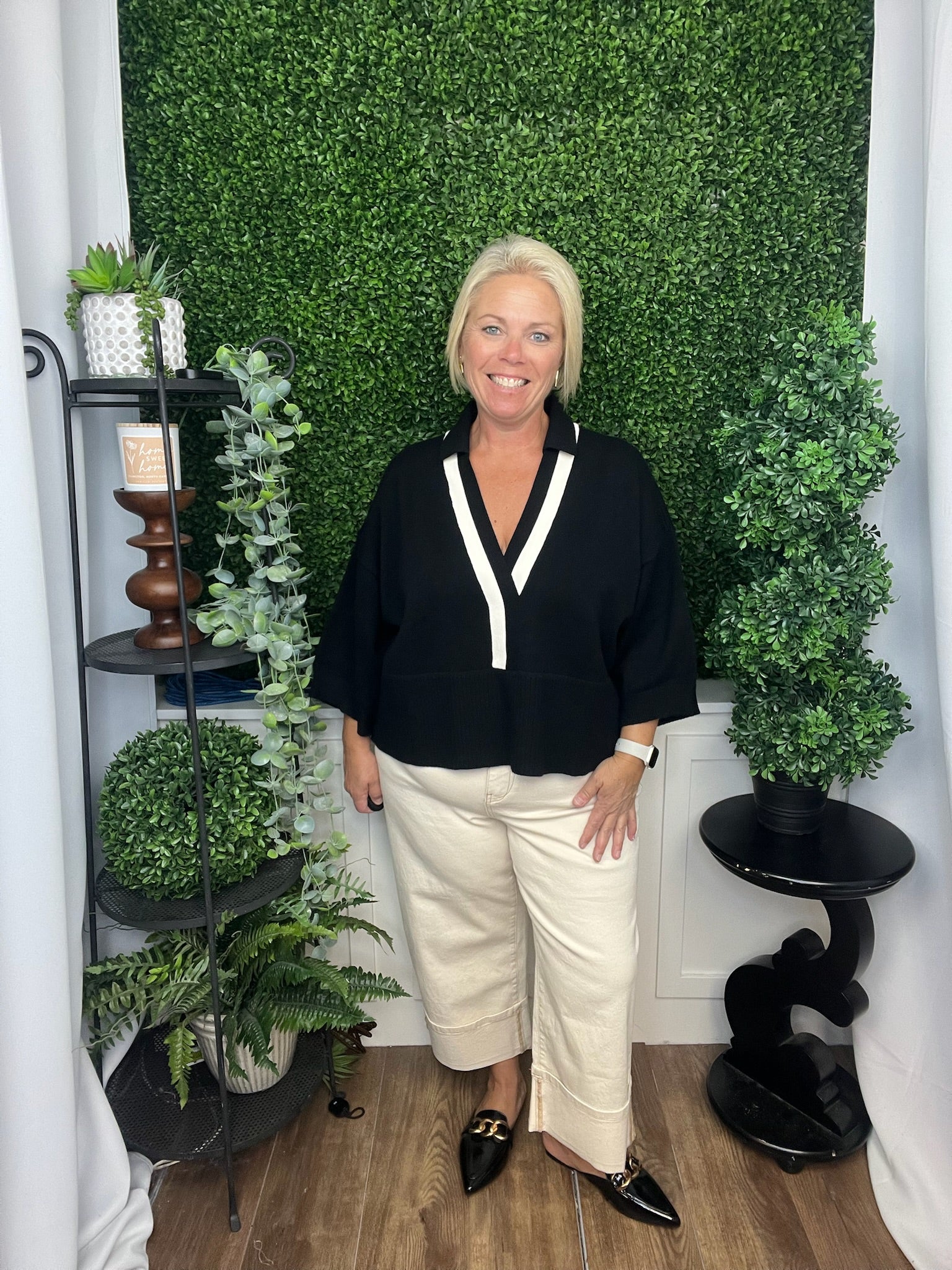 V-NECK COLOR TRIM TOP - BLACK