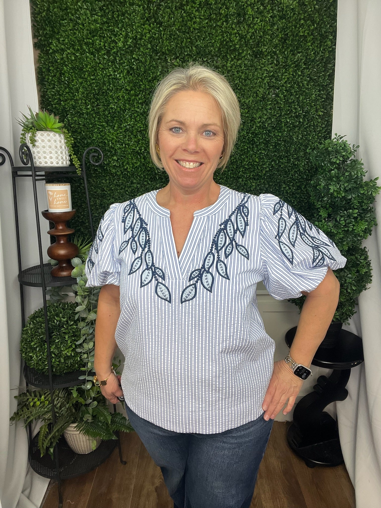 EMBROIDERED APPLIQUE DETAIL STRIPE TOP - BLUE