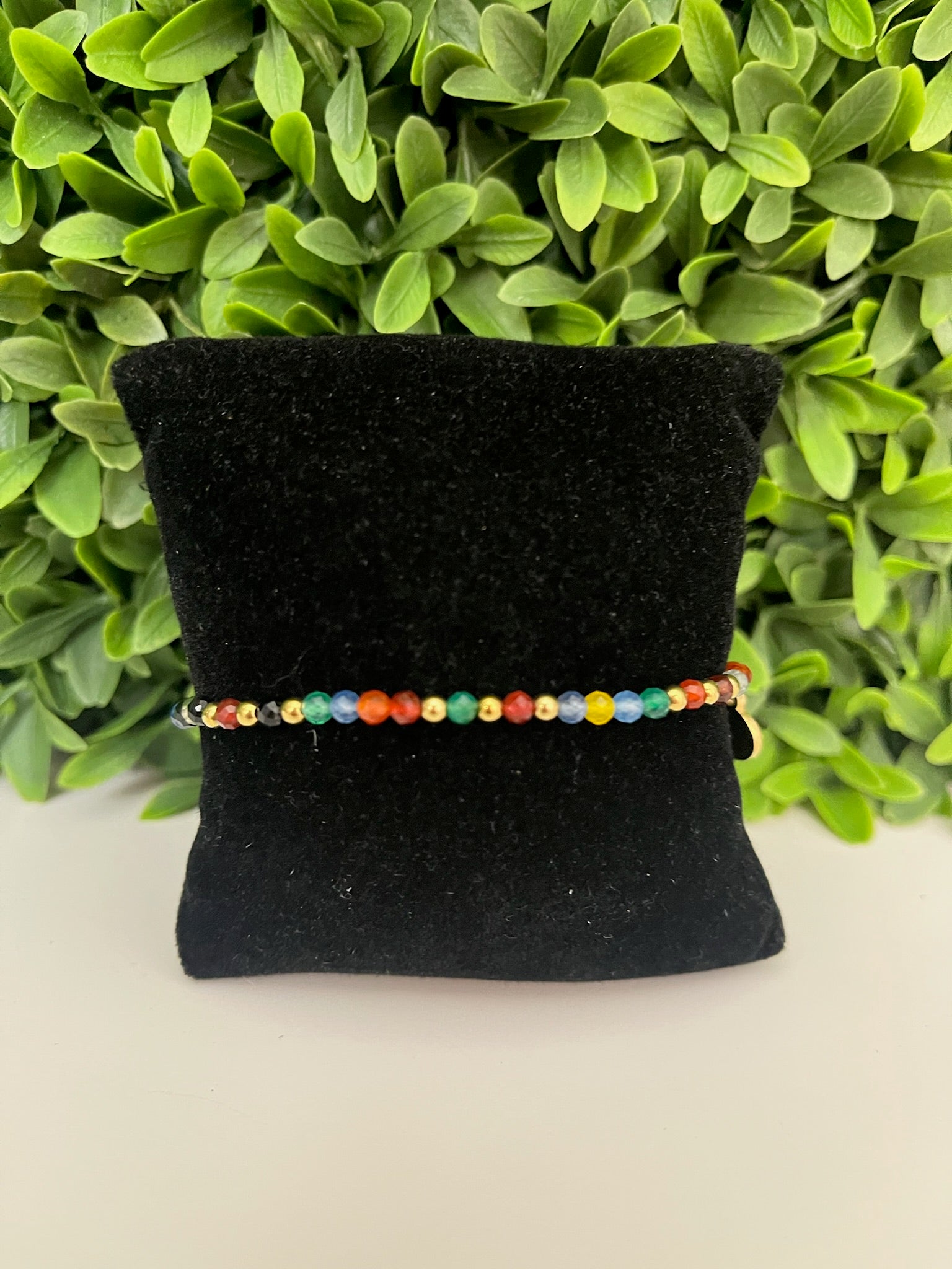 FACETED SEMI PRECIOUS STONES W/ GOLD BEADS BRACELET