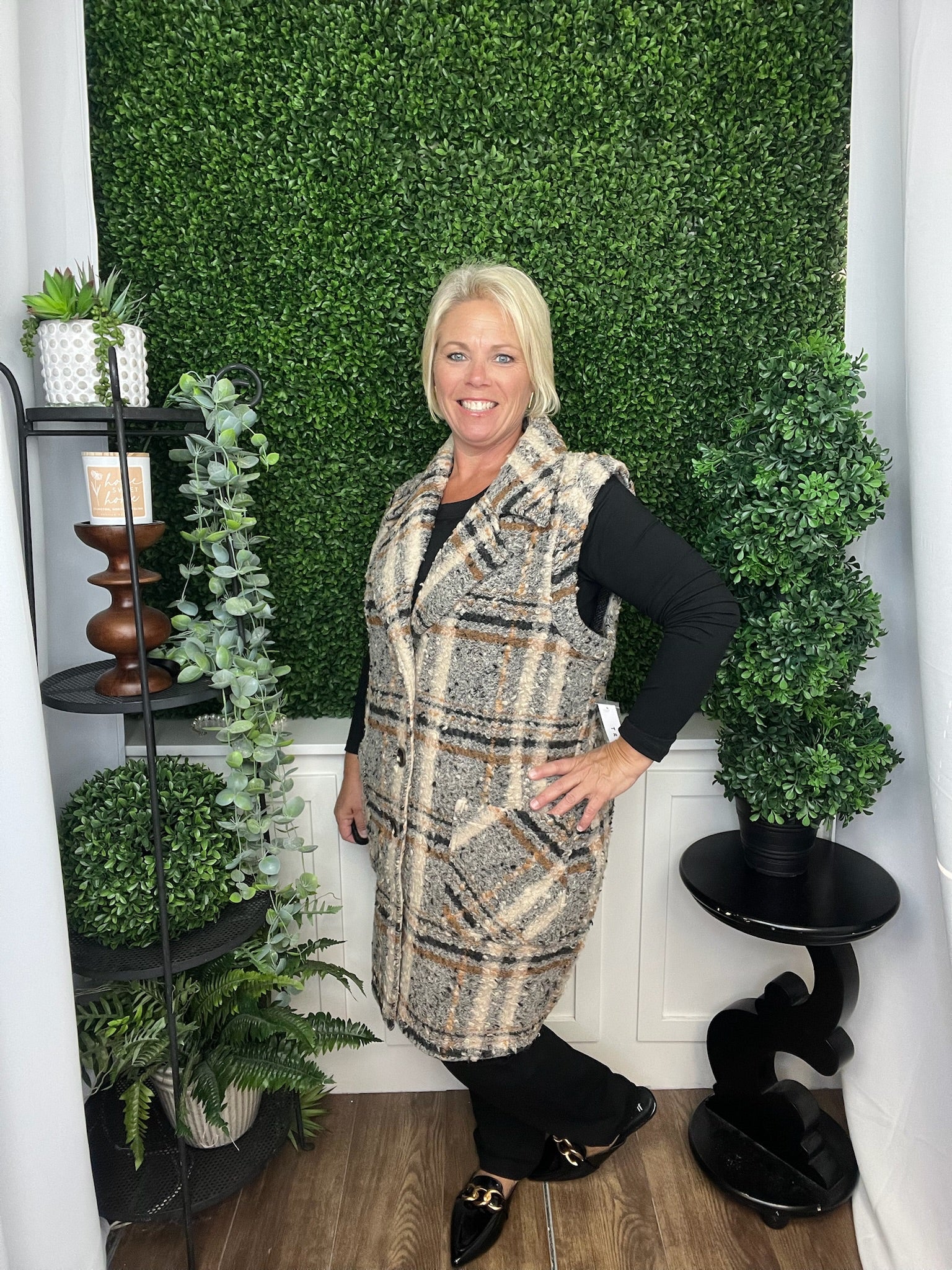 WIDE NOTCH COLLAR BUTTON FRONT VEST - SANDSTONE