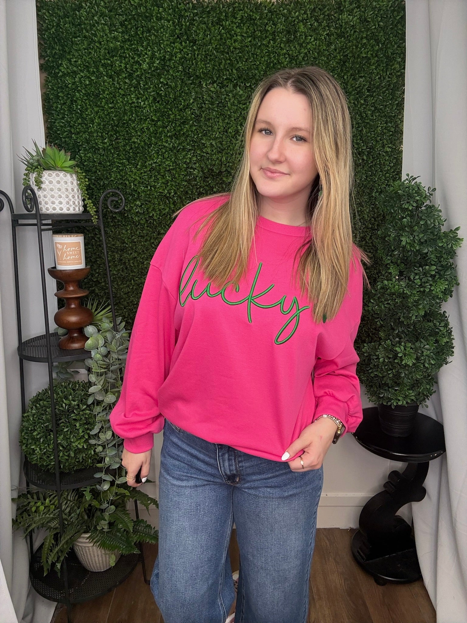 LUCKY CLOVER EMBROIDERED SWEATSHIRT - ROSE RED