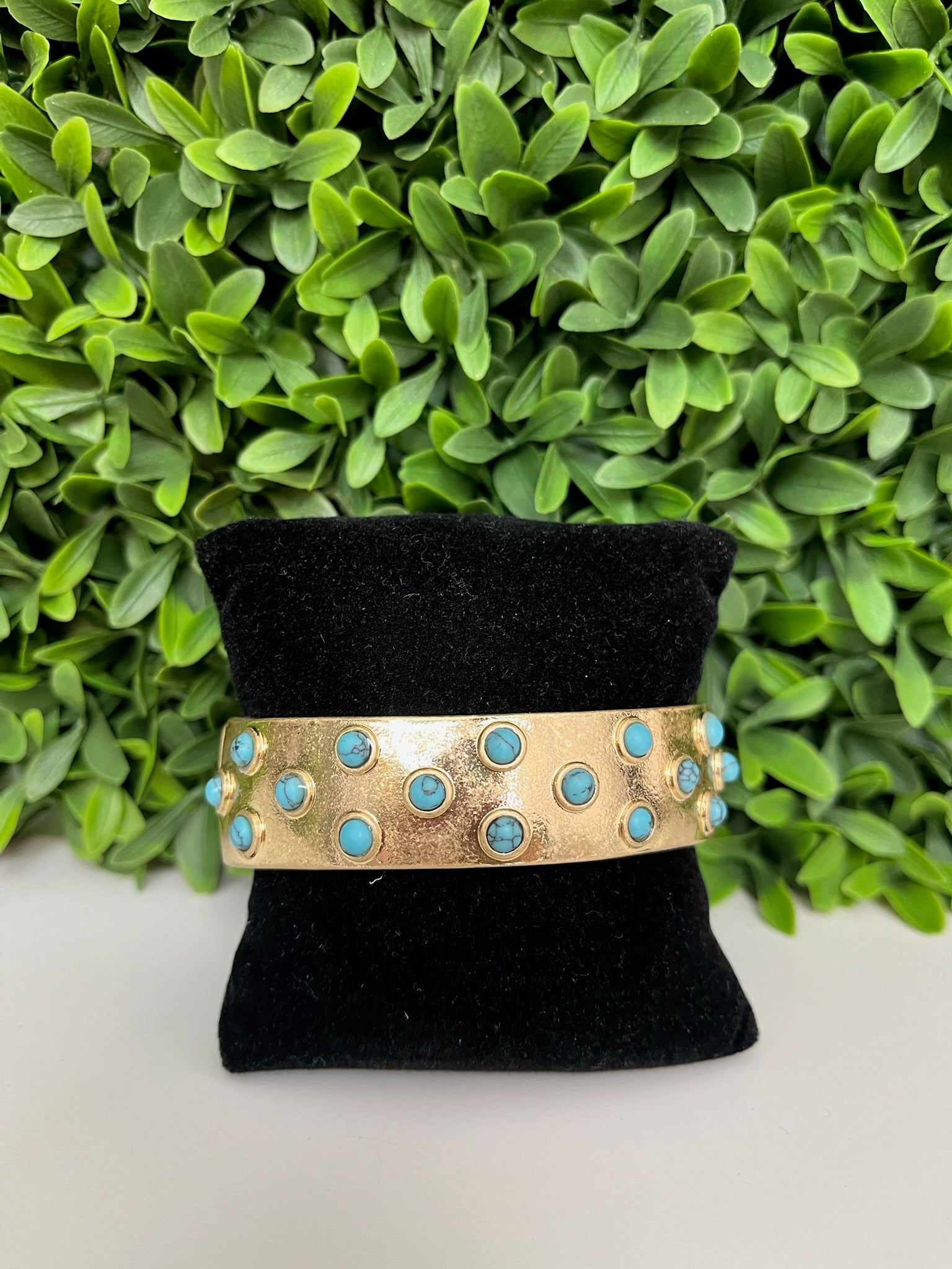 YELLOWSTONE TURQUOISE STUDDED HINGE BANGLE - WORN GOLD