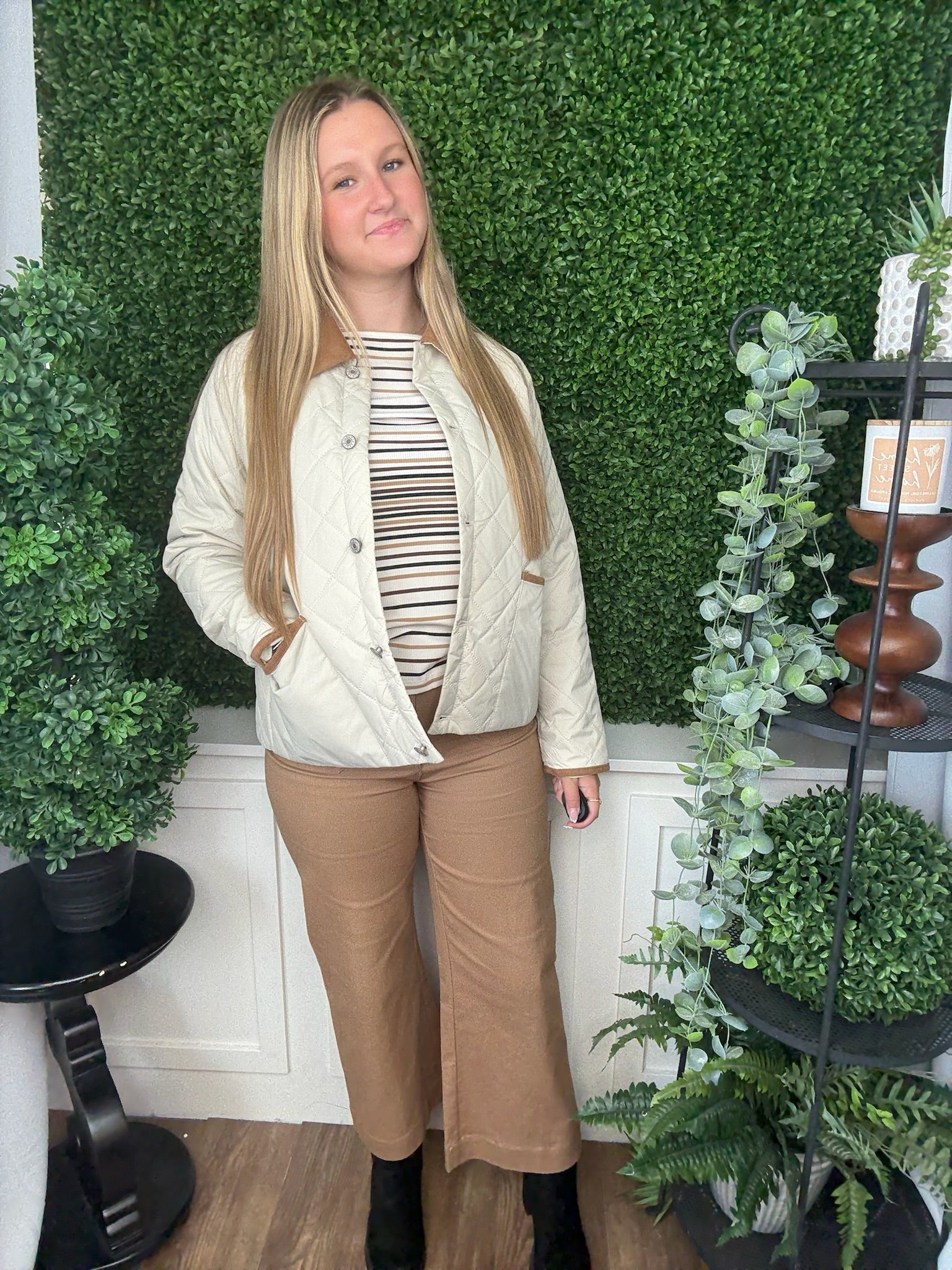 SOLID QUILTED JACKET W/CONTRAST COLLAR