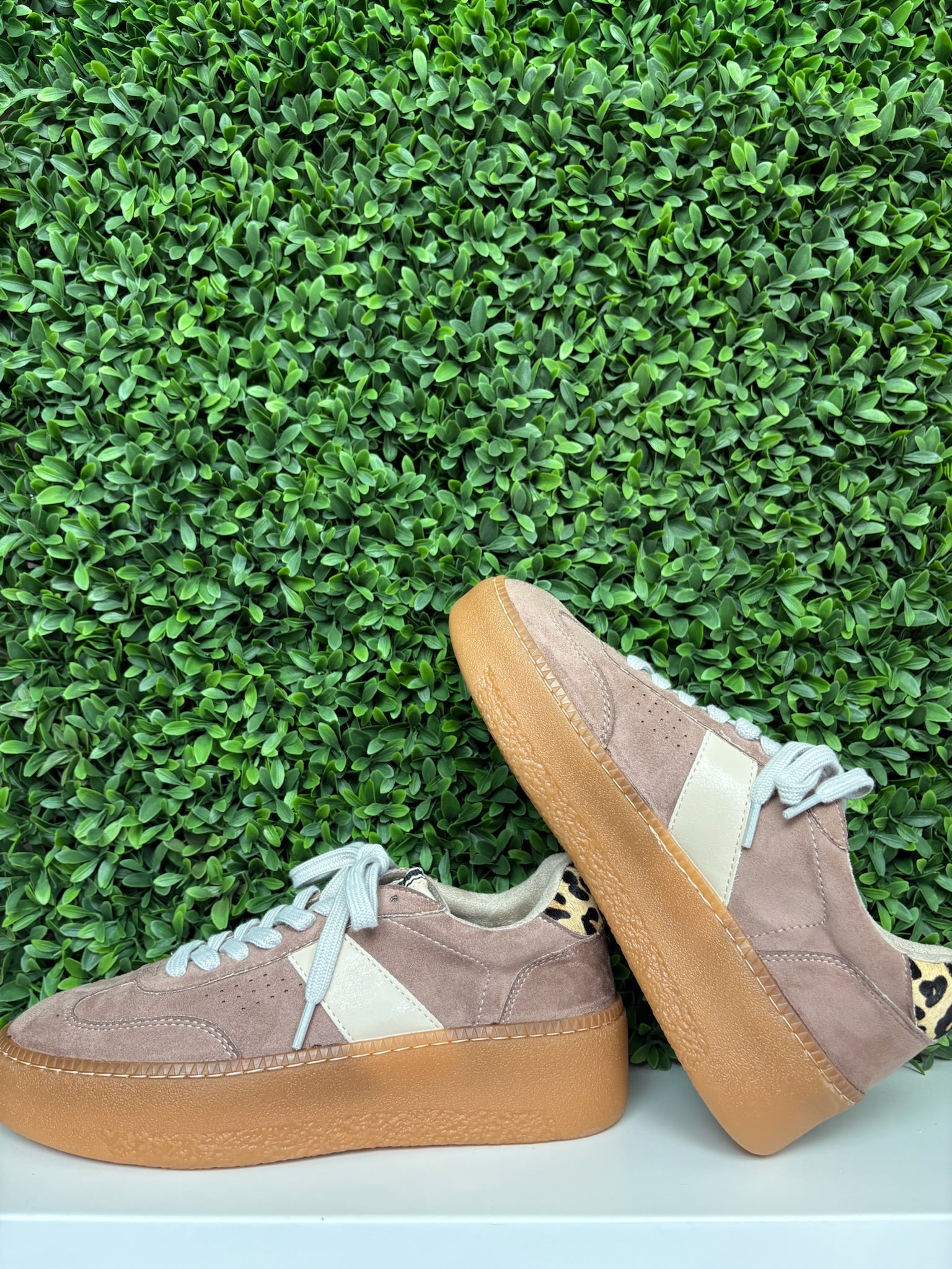 STACEY SNEAKER TAUPE SUEDE