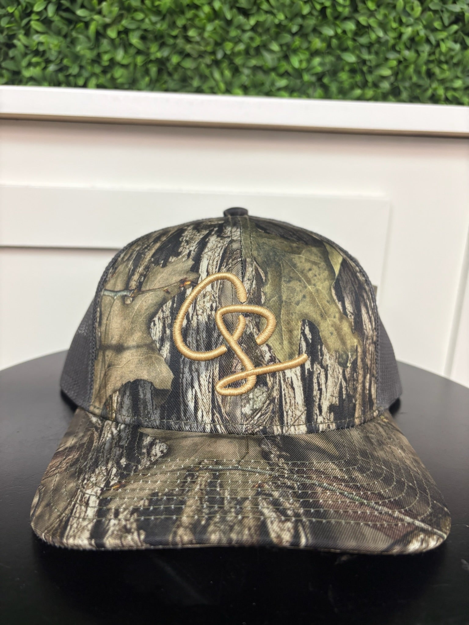 TRUCKER INITIALS BREAK UP COUNTRY/CHOC