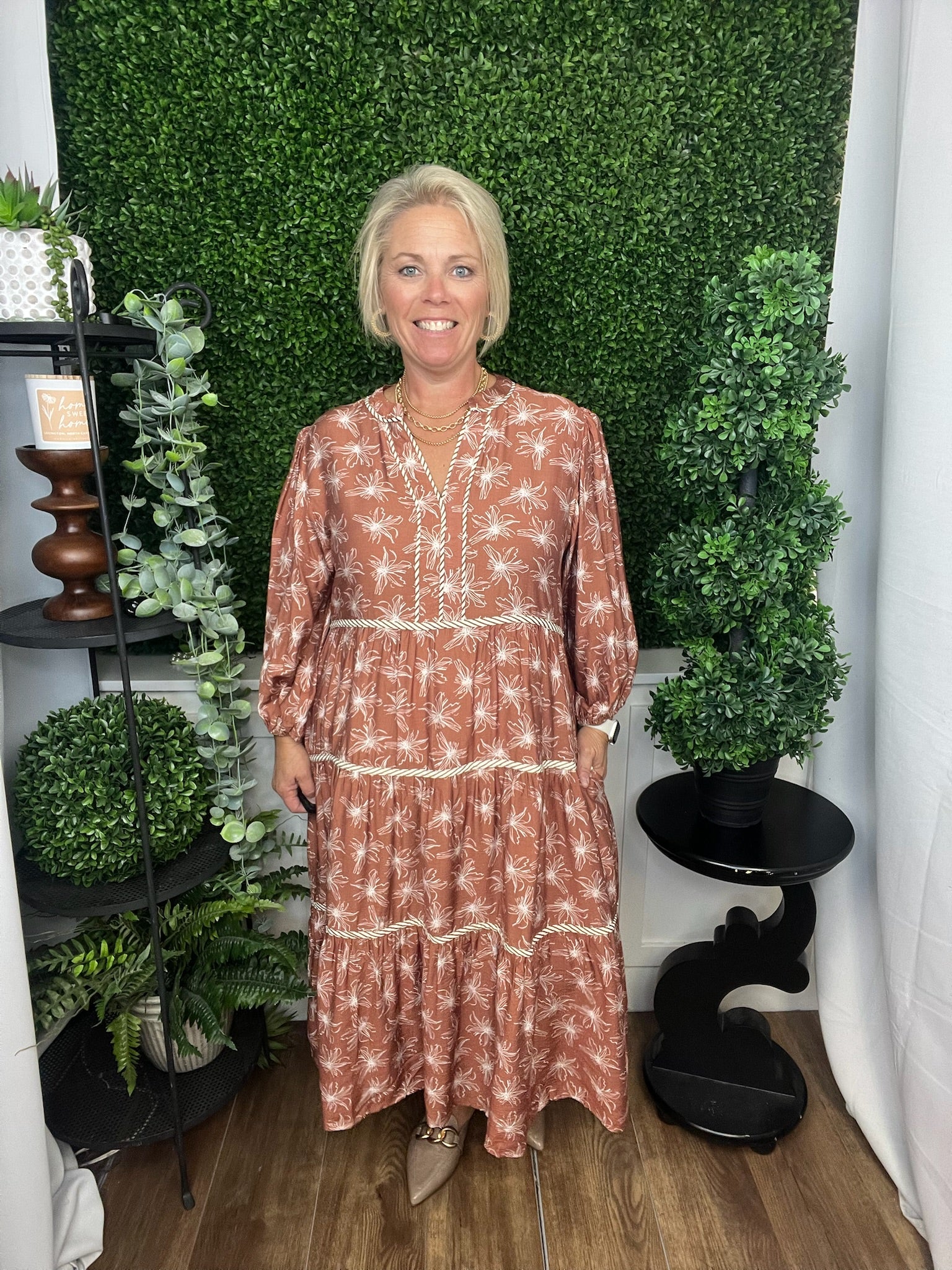 3/4 SLEEVE FLORAL PRINT TIERED MIDI DRESS - MOCHA