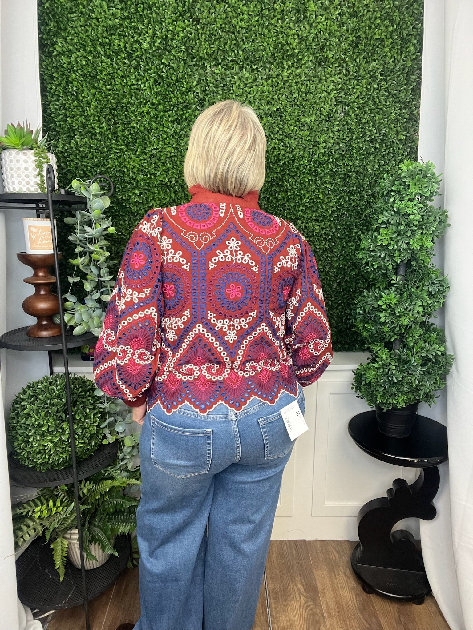 SCALLOP HEM RUFFLE COLLAR TOP - BRICK