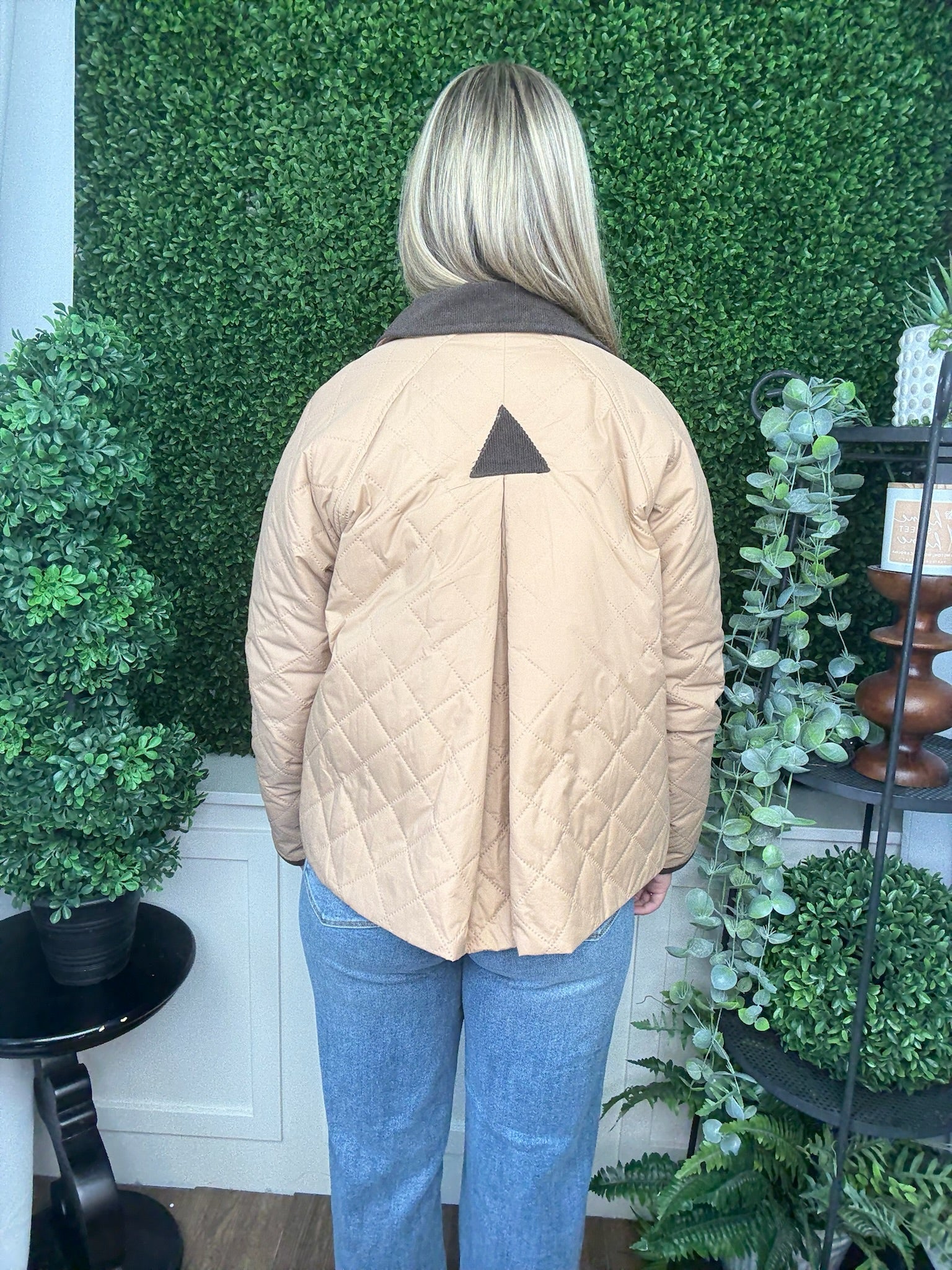 SOLID QUILTED JACKET W/CONTRAST COLLAR