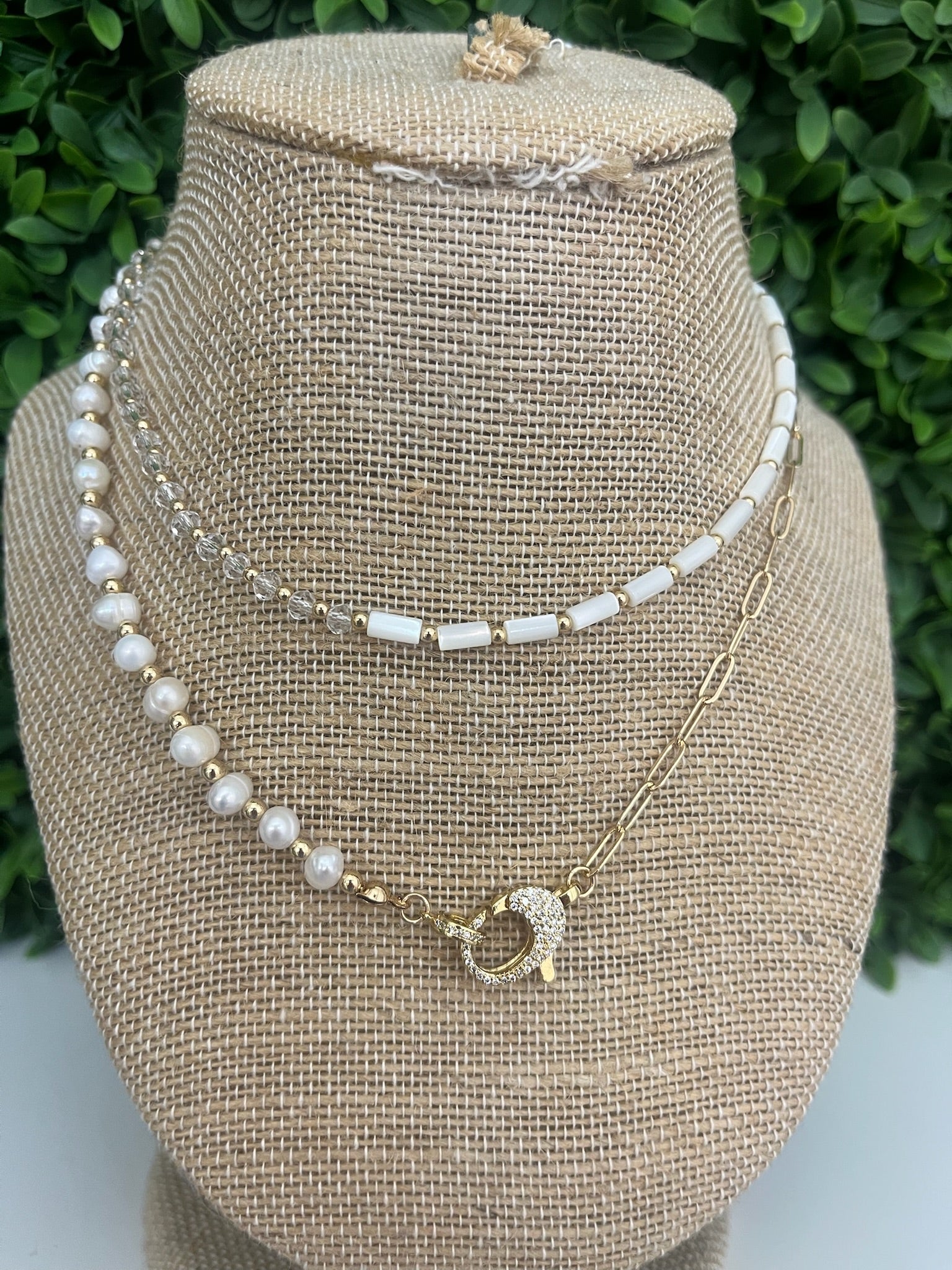 14-16" NECKLACE W/CLEAR AND PEARL BEADS